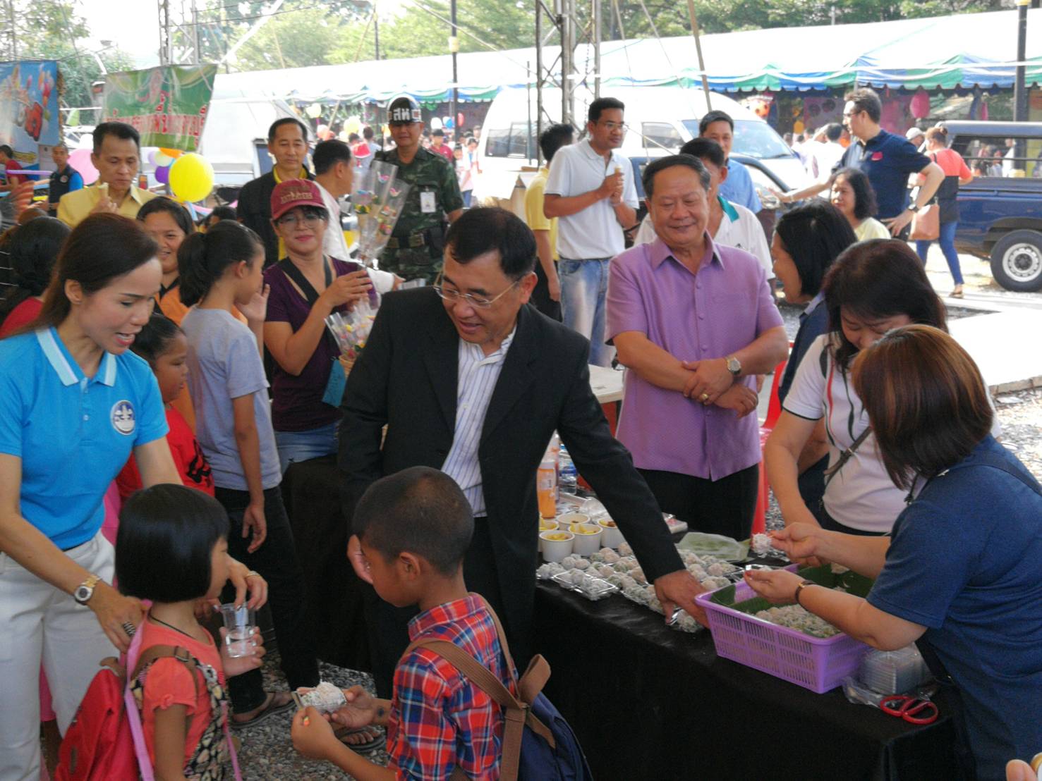 CDD@KAN>>>พช.กาญจน์จับมือเครือข่าย OTOP ส่งต่อความสุขในวันเด็ก 2562