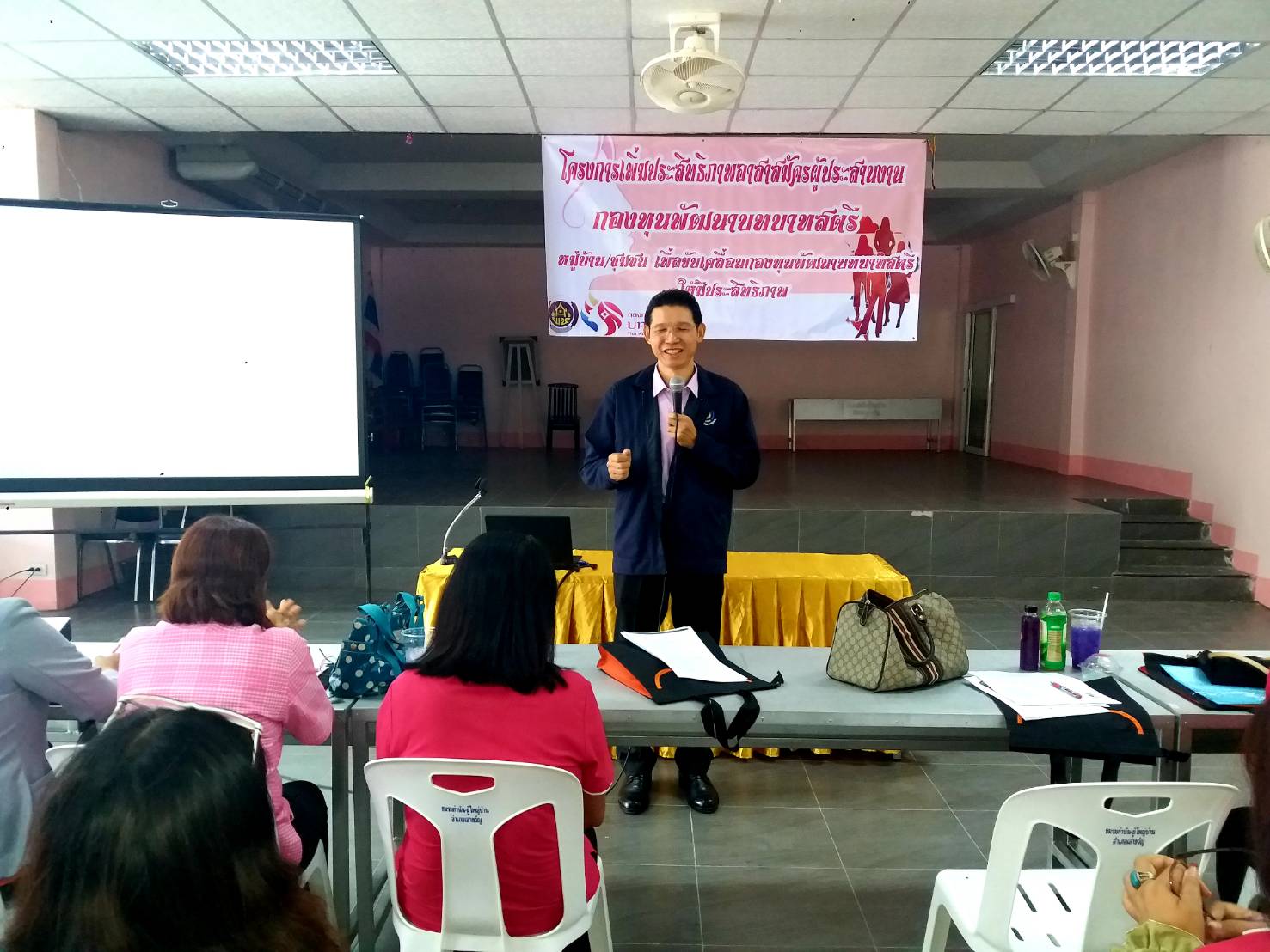 CDD@KAN>>>รกท.ร่วมบรรยายกองทุนพัฒนาบทบาทสตรีเลาขวัญเรื่องยุทธศาสตร์กองทุนพัฒนาบทบาทสตรี