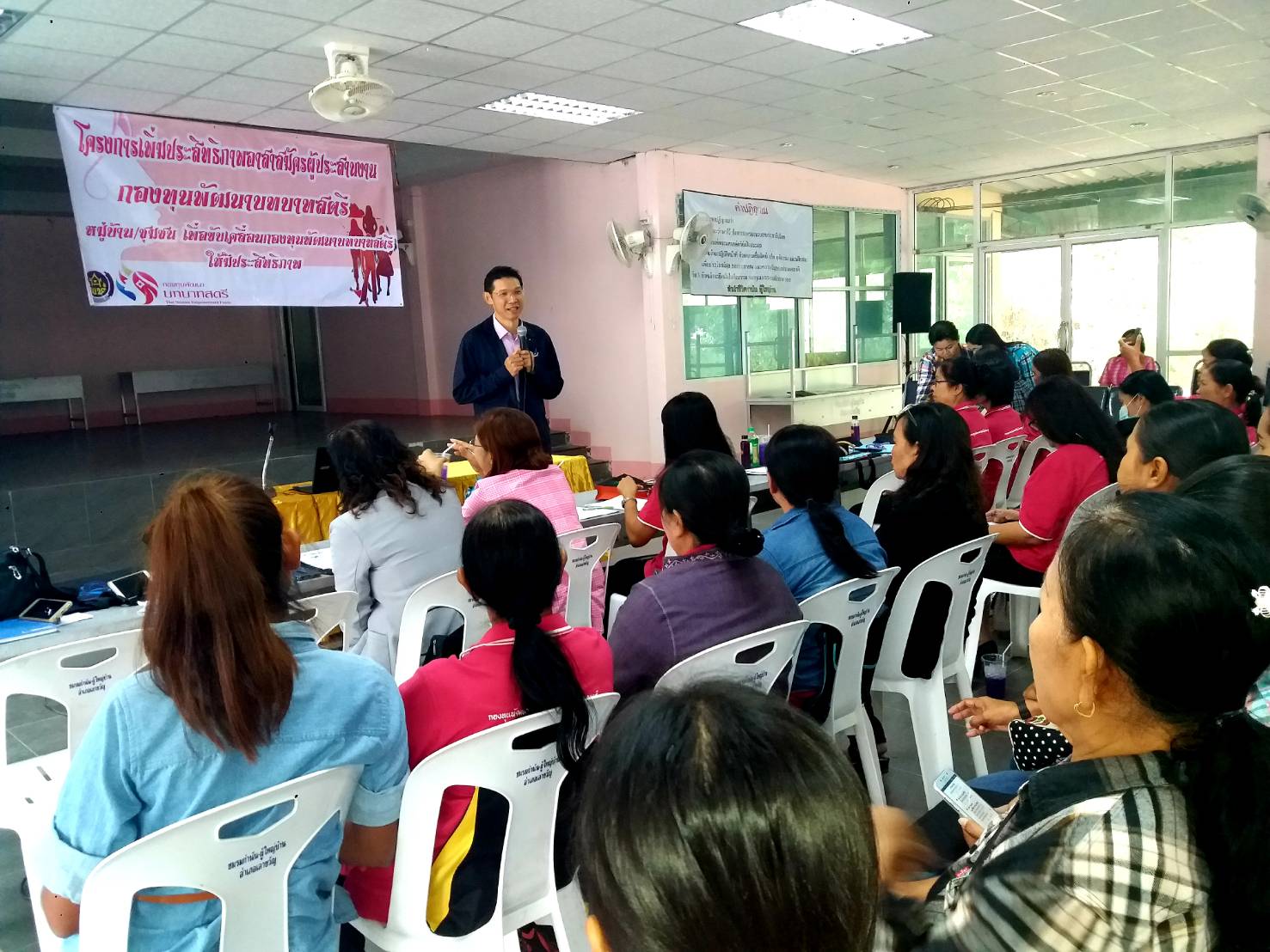 CDD@KAN>>>รกท.ร่วมบรรยายกองทุนพัฒนาบทบาทสตรีเลาขวัญเรื่องยุทธศาสตร์กองทุนพัฒนาบทบาทสตรี