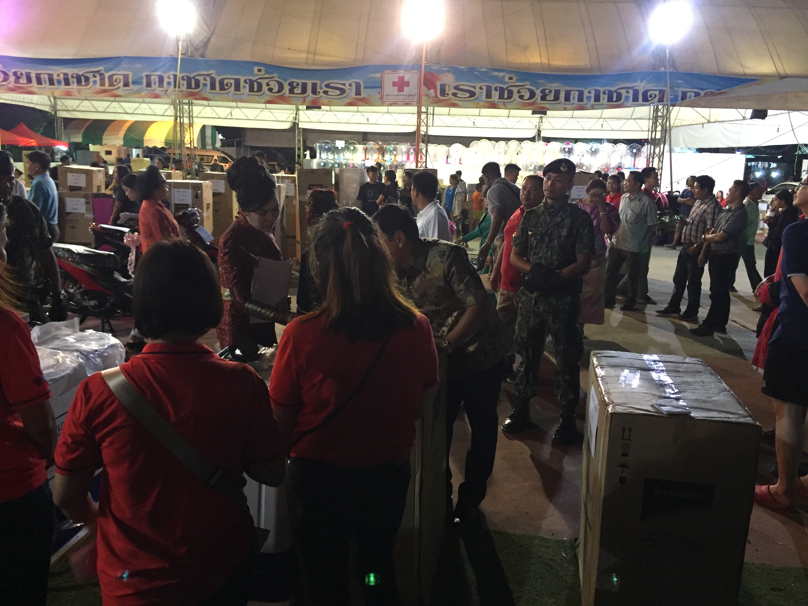 CDD@KAN>>ร่วมกิจกรรมร้านกาชาดจังหวัดกาญจนบุรีในคืนสุดท้ายของการจัดงานสัปดาห์สะพานข้ามแม่น้ำแควและงานกาชาดจังหวัดกาญจนบุรี