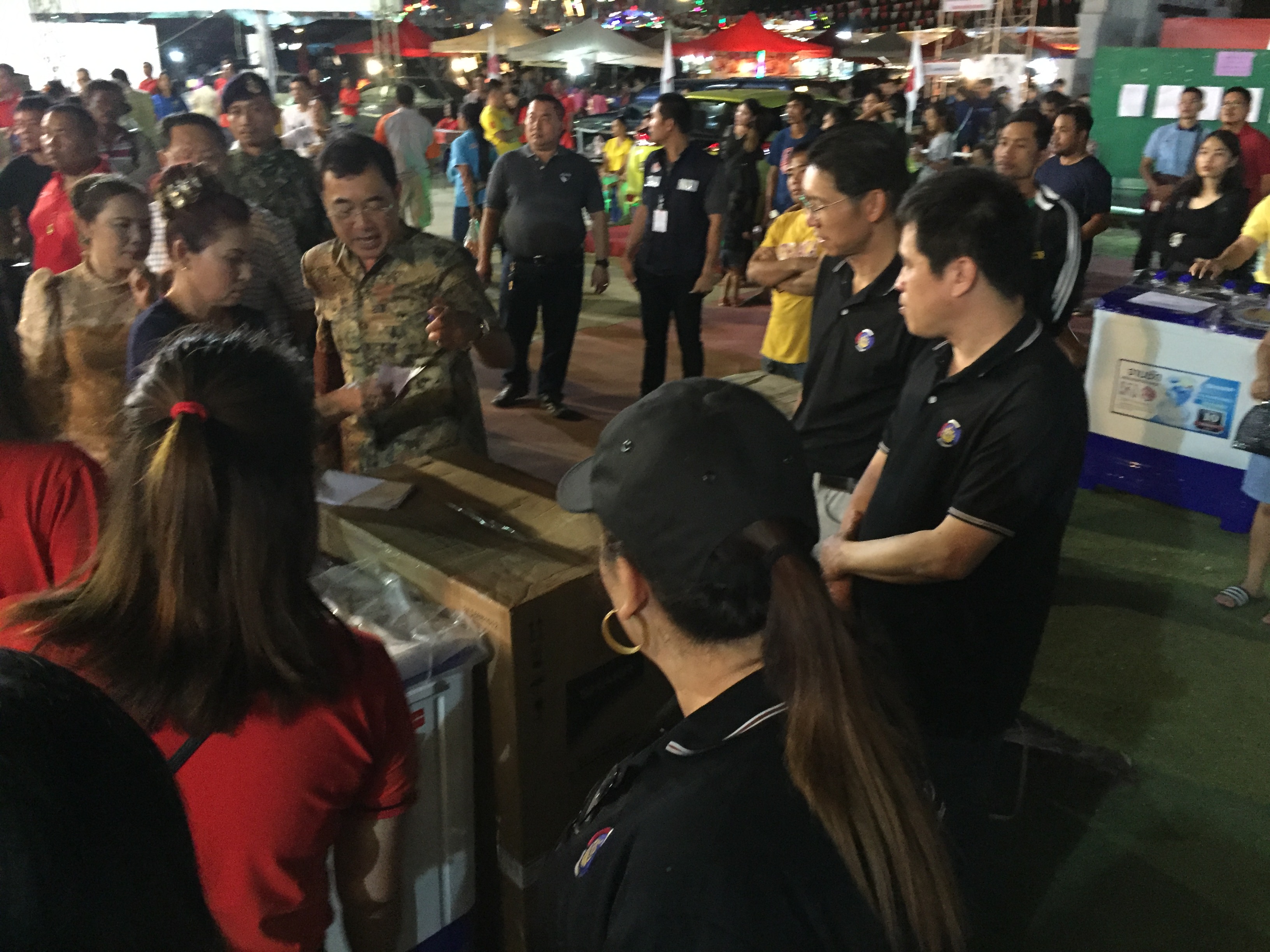 CDD@KAN>>ร่วมกิจกรรมร้านกาชาดจังหวัดกาญจนบุรีในคืนสุดท้ายของการจัดงานสัปดาห์สะพานข้ามแม่น้ำแควและงานกาชาดจังหวัดกาญจนบุรี