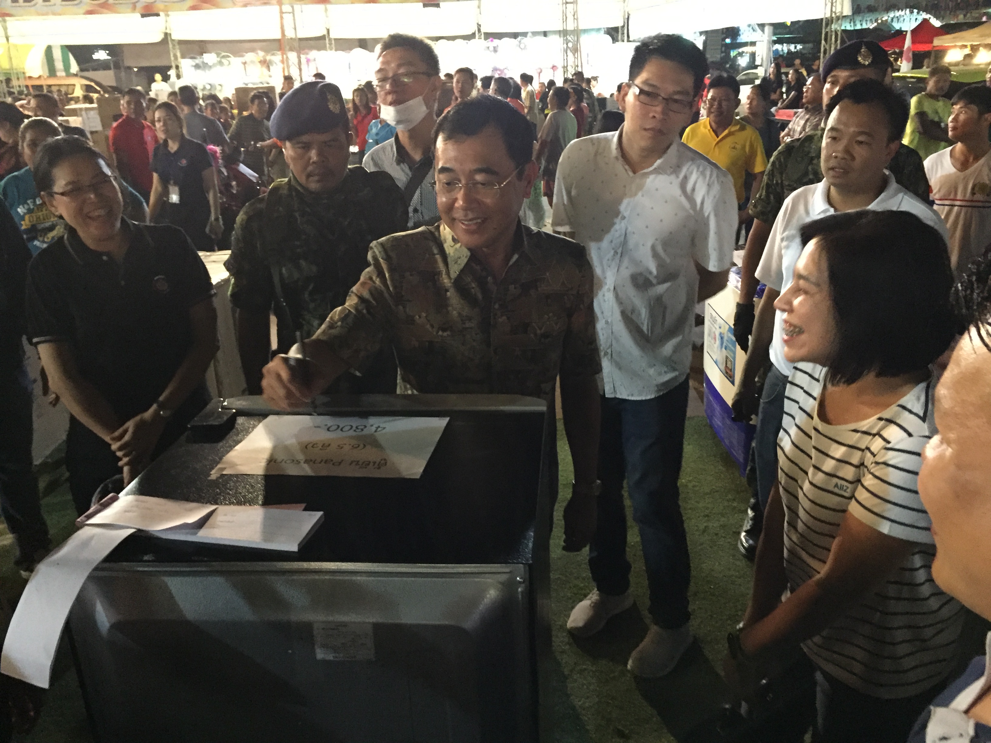 CDD@KAN>>ร่วมกิจกรรมร้านกาชาดจังหวัดกาญจนบุรีในคืนสุดท้ายของการจัดงานสัปดาห์สะพานข้ามแม่น้ำแควและงานกาชาดจังหวัดกาญจนบุรี