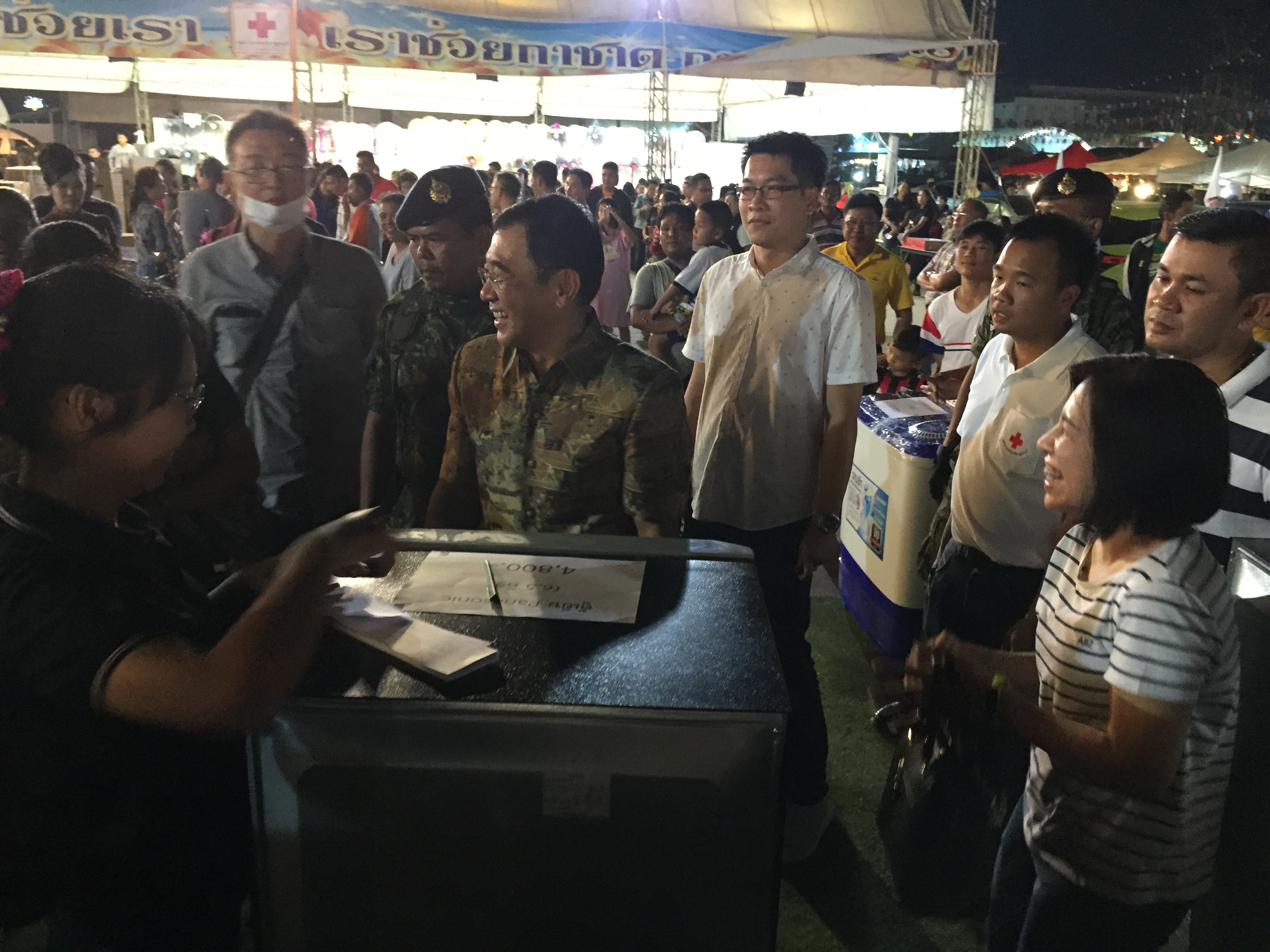 CDD@KAN>>ร่วมกิจกรรมร้านกาชาดจังหวัดกาญจนบุรีในคืนสุดท้ายของการจัดงานสัปดาห์สะพานข้ามแม่น้ำแควและงานกาชาดจังหวัดกาญจนบุรี