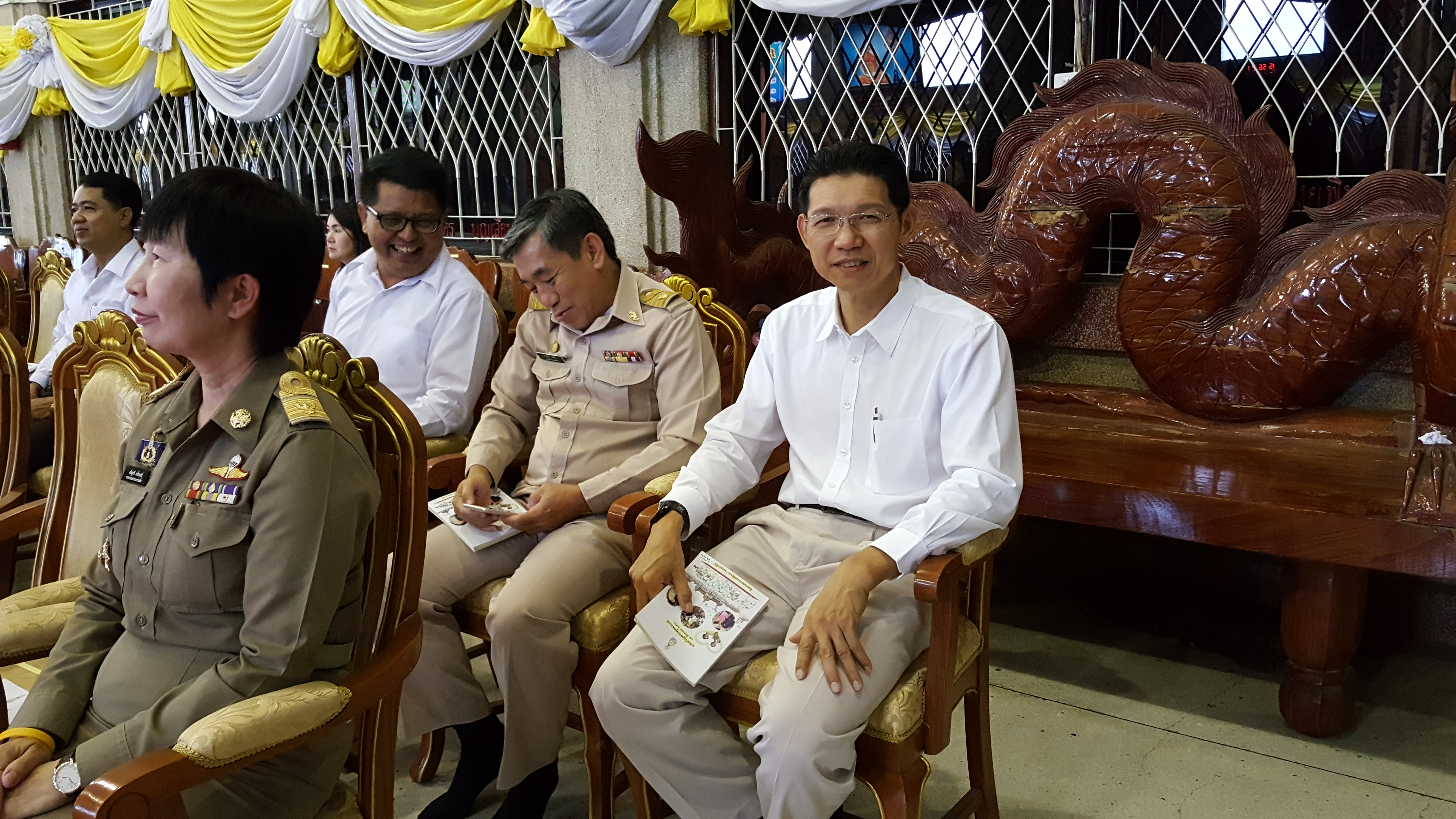 CDD@KAN>>ข้าราชการพัฒนาชุมชนกาญจน์ร่วมพิธีเจริญพระพุทธมนต์ถวายพระพรชัยมงคลแด่สมเด็จพระเจ้าอยู่หัวมหาวชิราลงกรณ บดินทรเทพยวรางกูร และสมเด็จพระนางเจ้าสิริกิติ์ พระบรมราชินีนาถ ในรัชกาลที่ 9 ประจำเดือนมกราคม 62