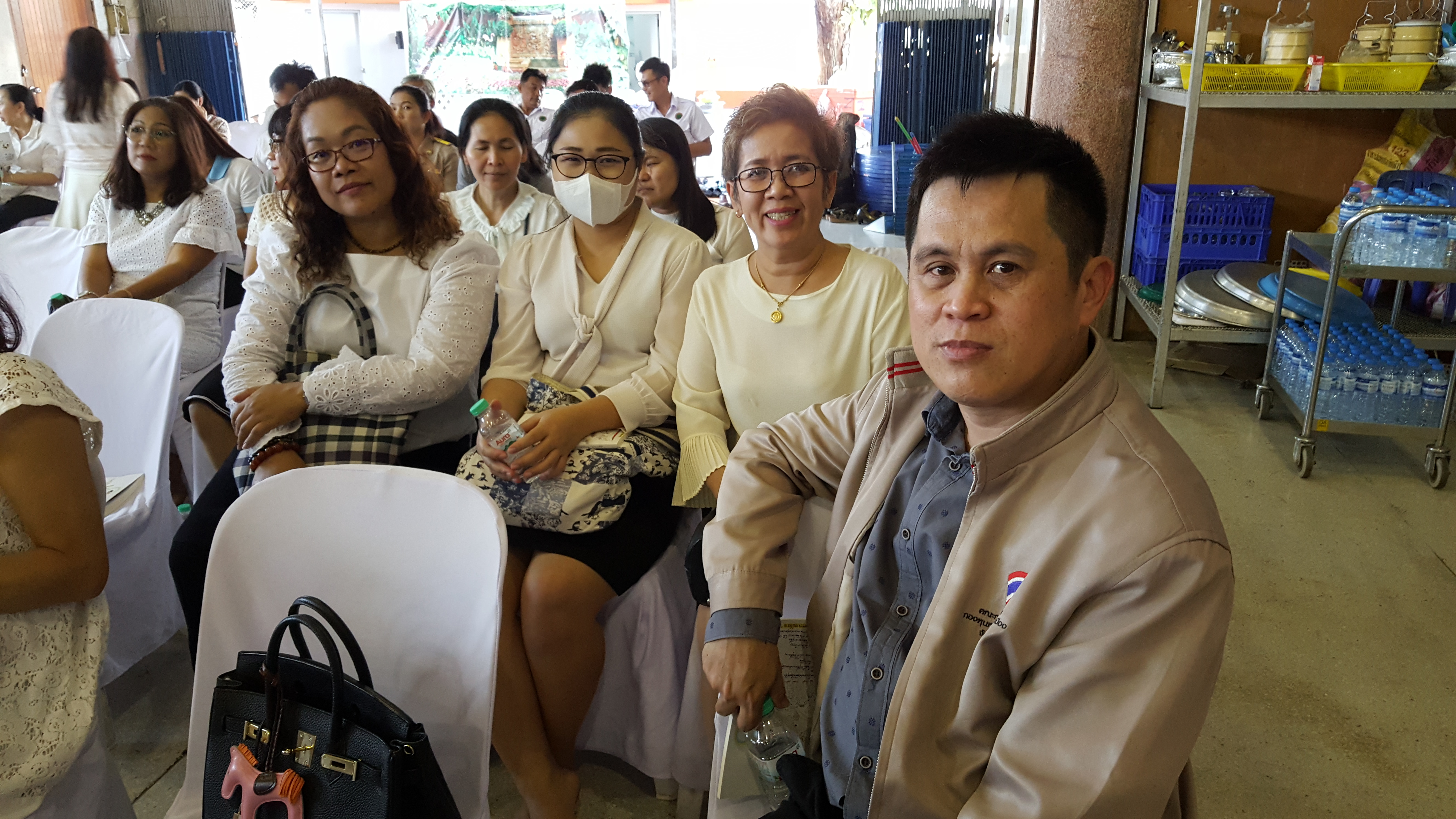 CDD@KAN>>ข้าราชการพัฒนาชุมชนกาญจน์ร่วมพิธีเจริญพระพุทธมนต์ถวายพระพรชัยมงคลแด่สมเด็จพระเจ้าอยู่หัวมหาวชิราลงกรณ บดินทรเทพยวรางกูร และสมเด็จพระนางเจ้าสิริกิติ์ พระบรมราชินีนาถ ในรัชกาลที่ 9 ประจำเดือนมกราคม 62