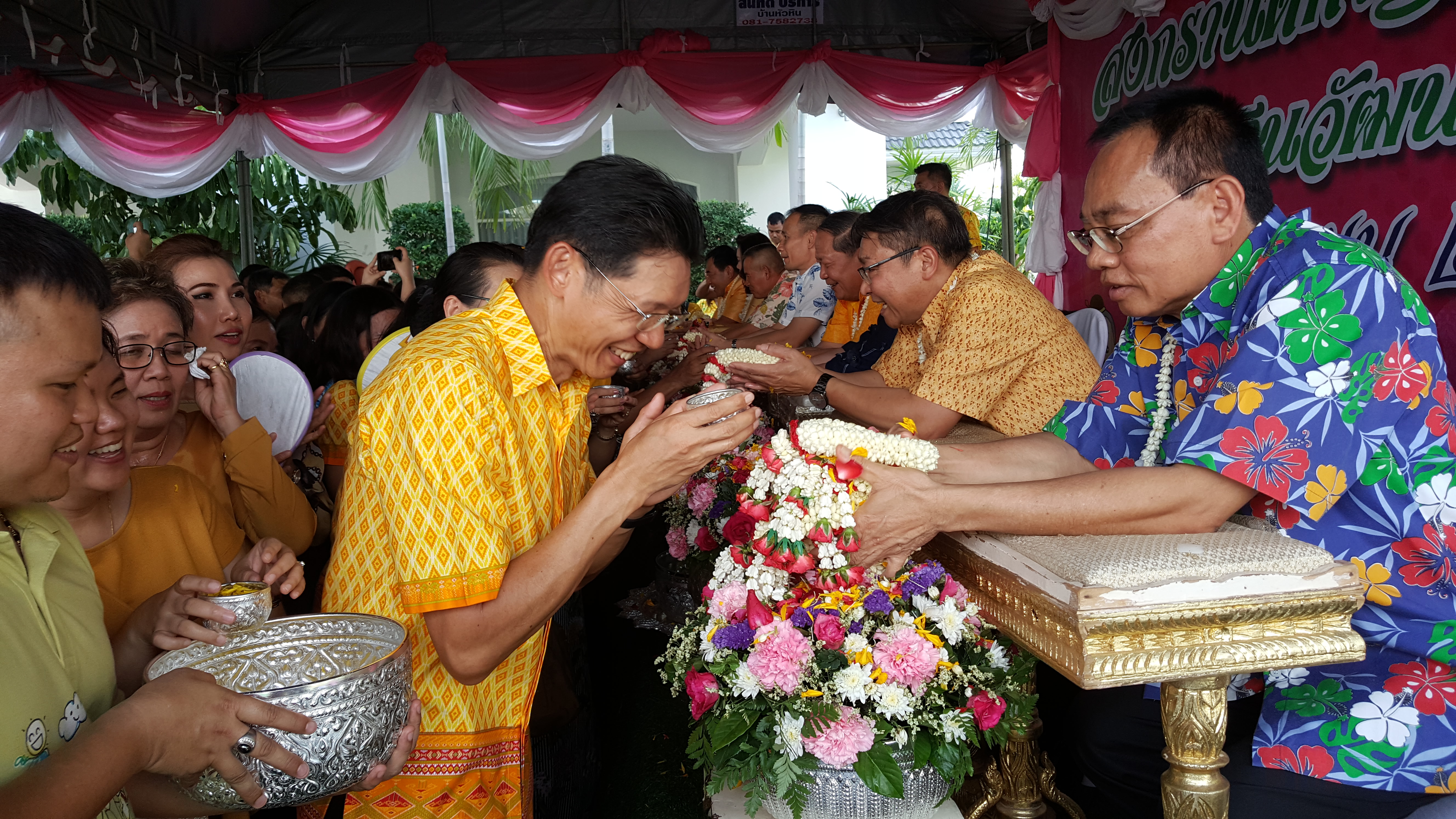 CDD@KAN>>>พช.กาญจน์ ร่วมรดน้ำขอพรพ่อเมืองกาญจน์
