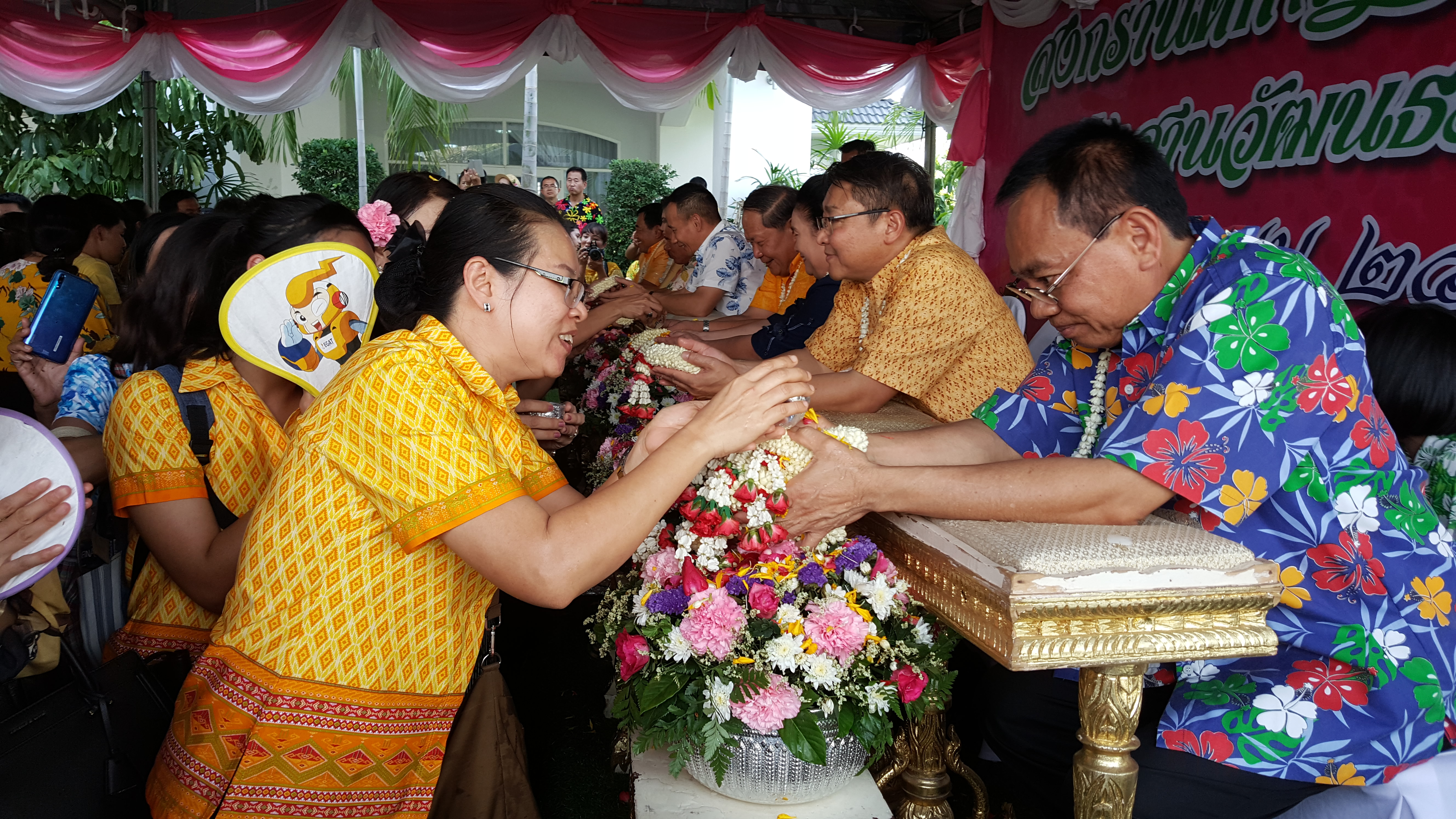 CDD@KAN>>>พช.กาญจน์ ร่วมรดน้ำขอพรพ่อเมืองกาญจน์
