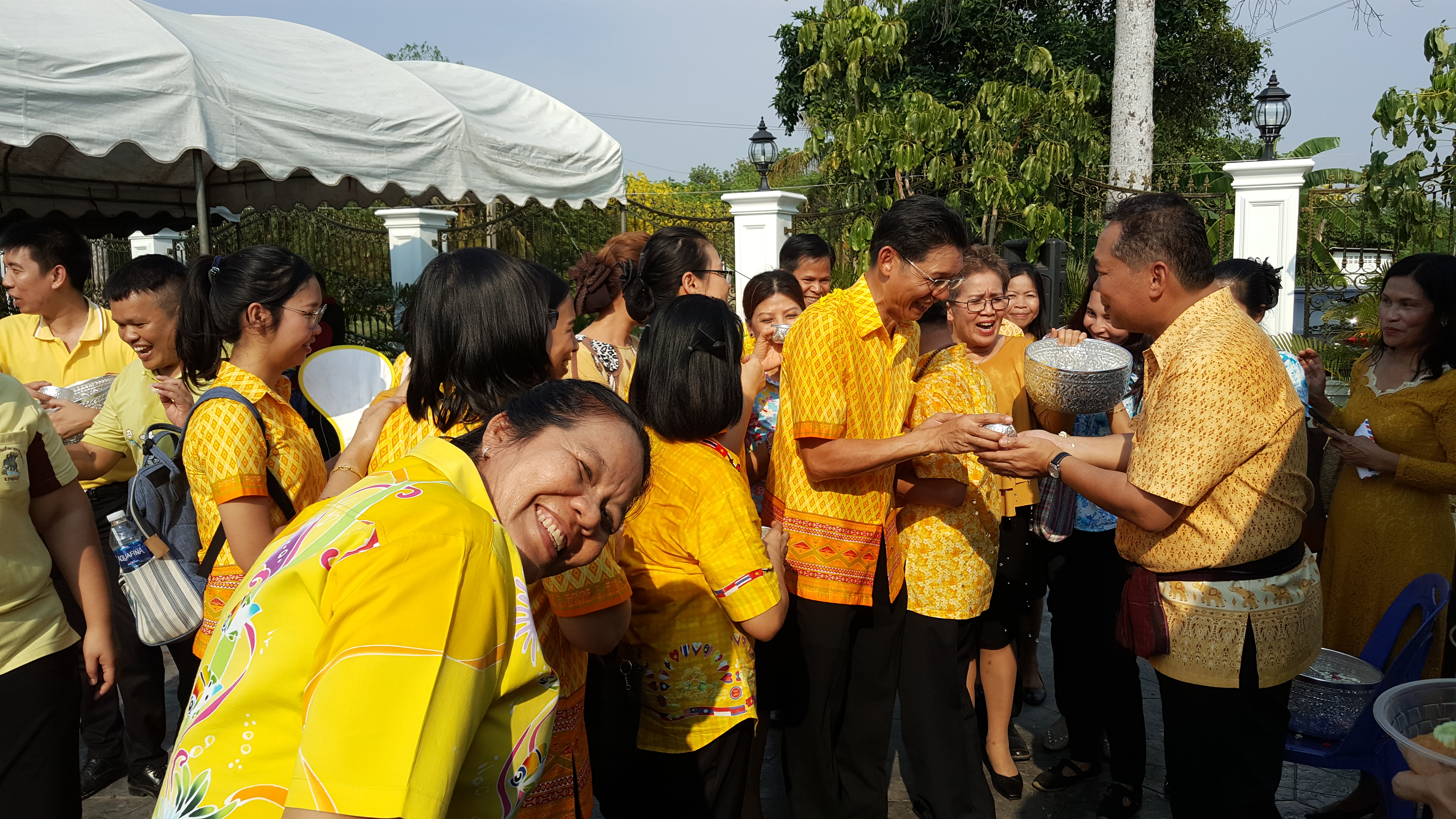 CDD@KAN>>>พช.กาญจน์ ร่วมรดน้ำขอพรพ่อเมืองกาญจน์