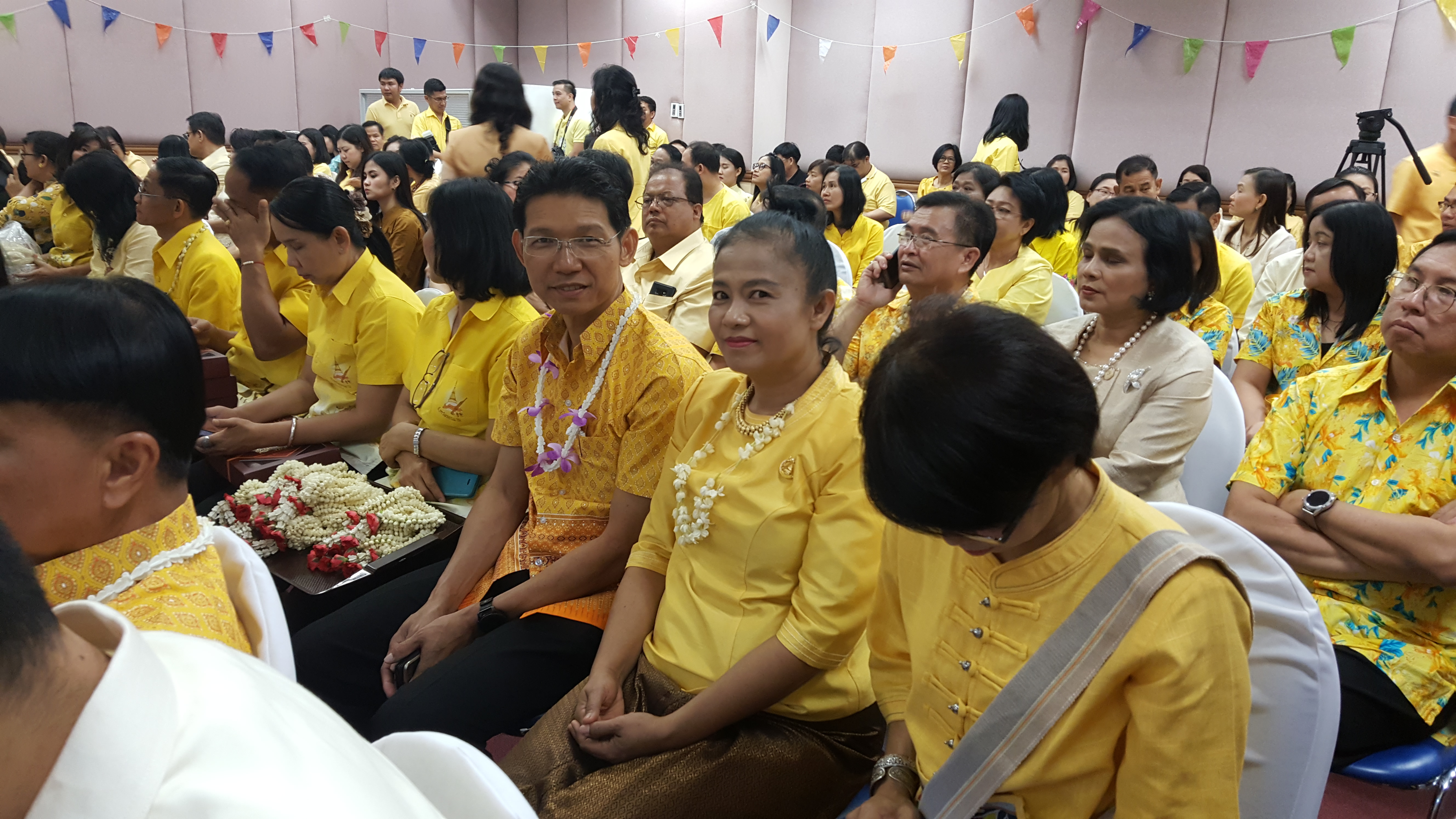 CDD@KAN>>>พช.กาญจน์ ร่วมสืนสานประเพณีสงกรานต์ รดน้ำขอพรผู้บริหารกรมฯ