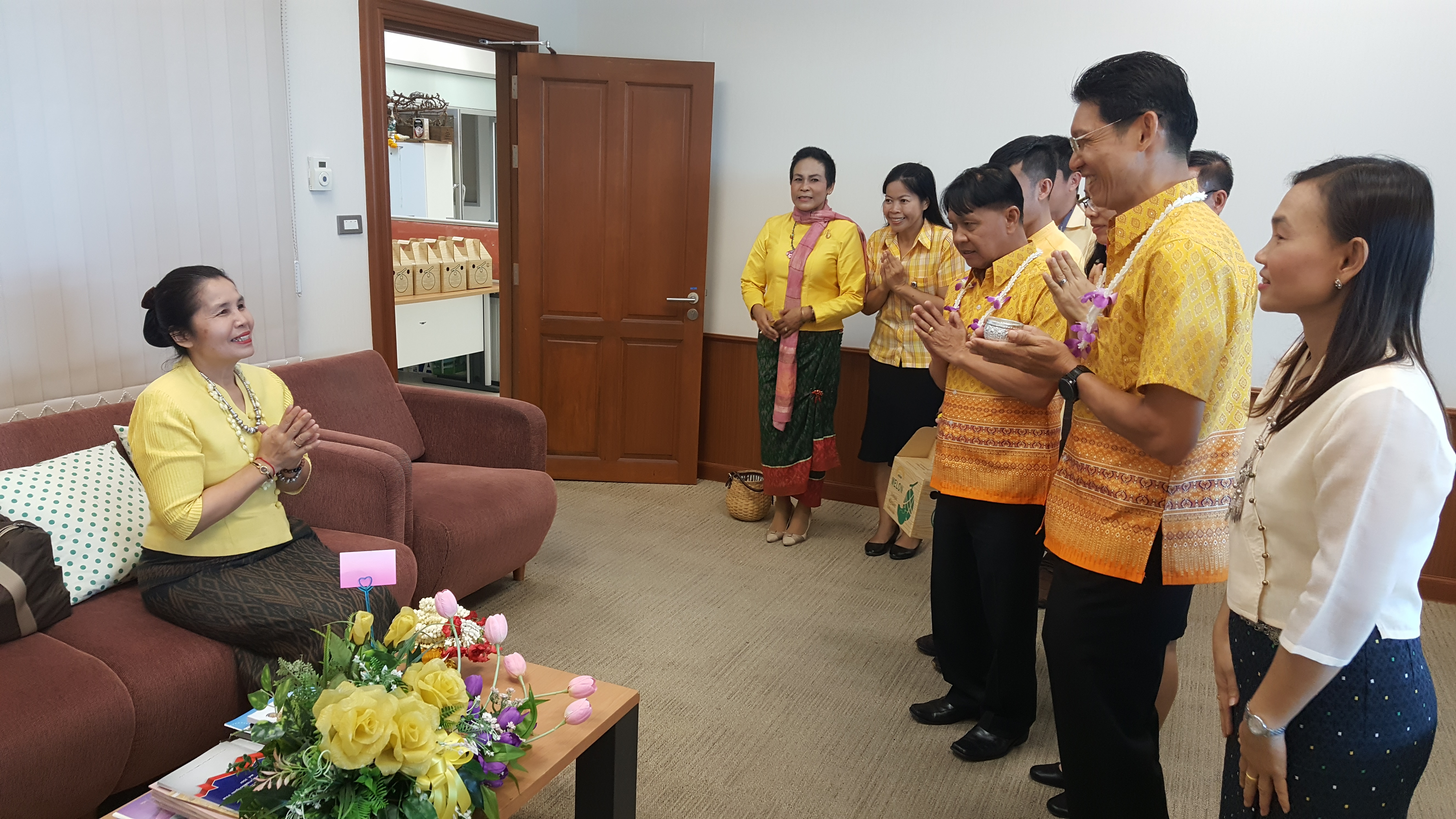 CDD@KAN>>>พช.กาญจน์ ร่วมรดน้ำขอพรผู้ตรวจราชการกรมฯ