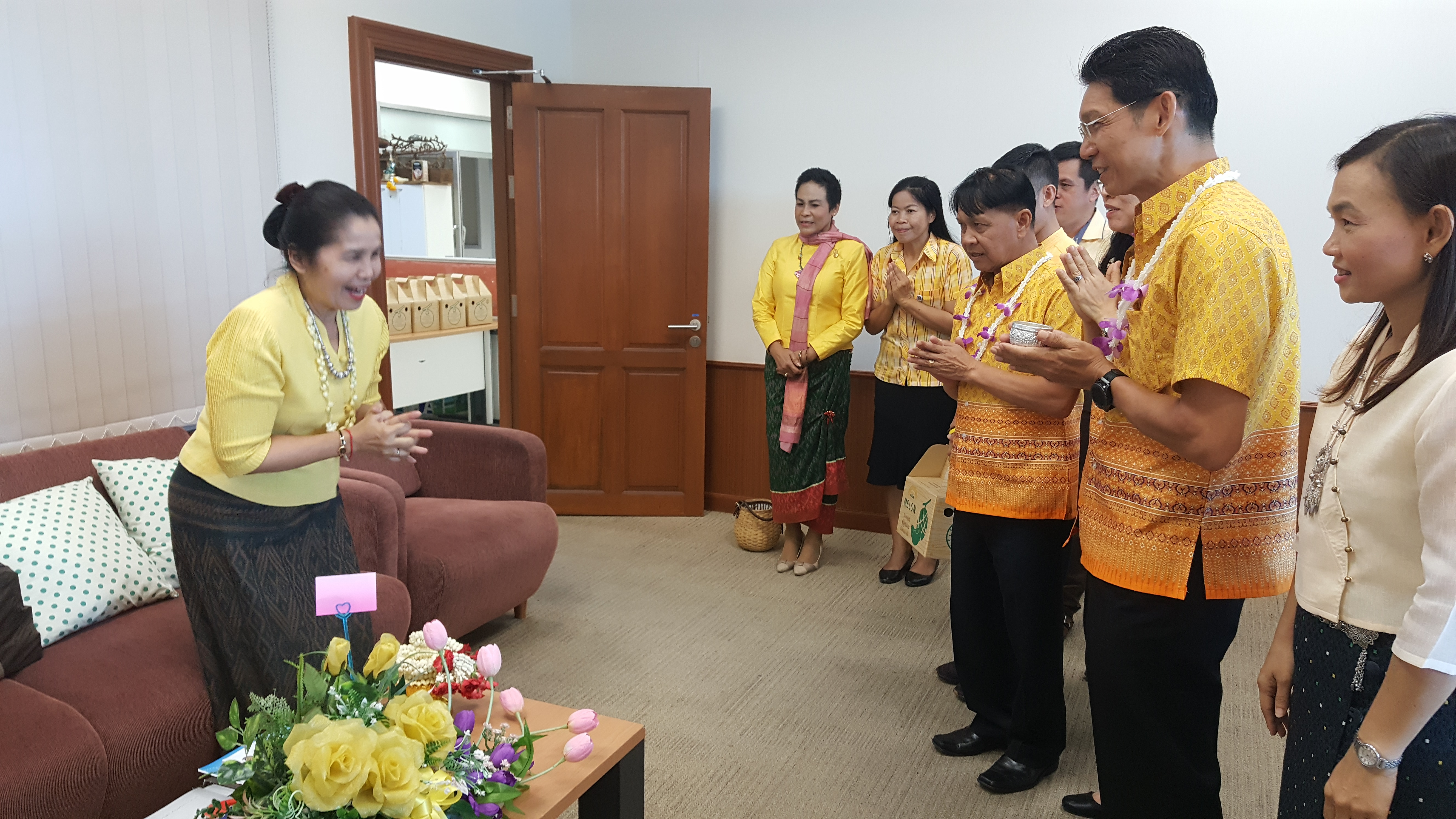 CDD@KAN>>>พช.กาญจน์ ร่วมรดน้ำขอพรผู้ตรวจราชการกรมฯ
