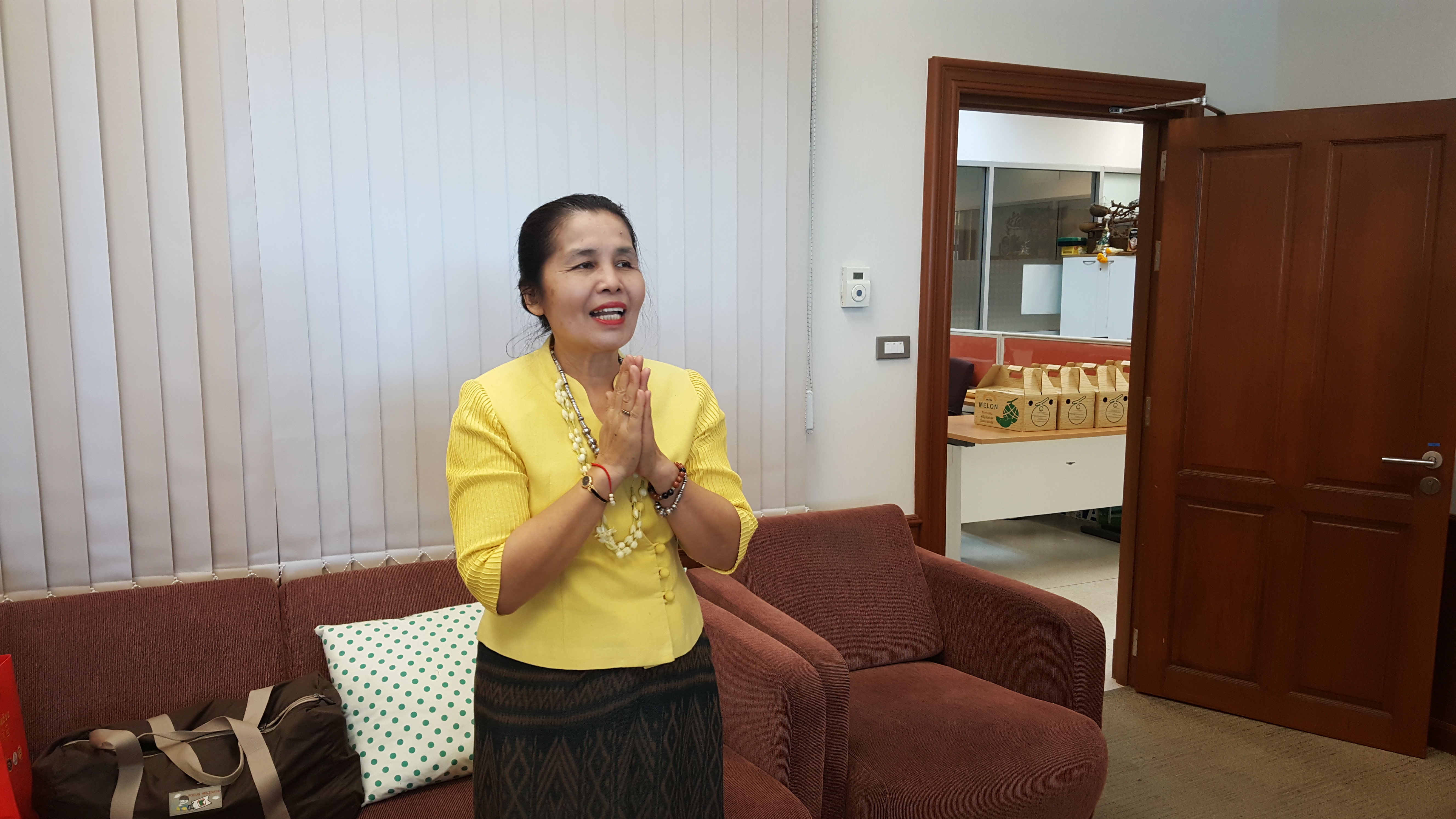 CDD@KAN>>>พช.กาญจน์ ร่วมรดน้ำขอพรผู้ตรวจราชการกรมฯ