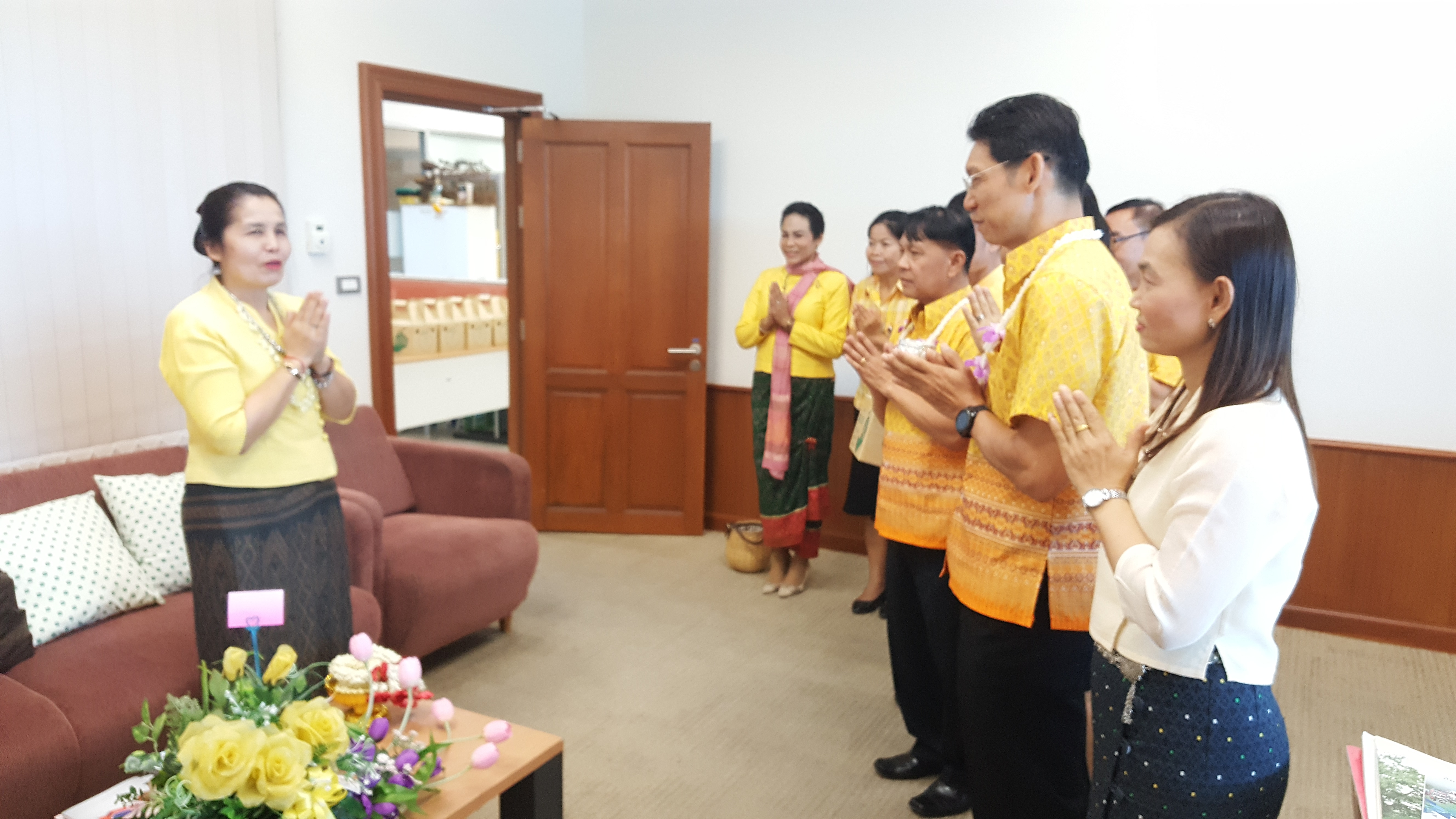 CDD@KAN>>>พช.กาญจน์ ร่วมรดน้ำขอพรผู้ตรวจราชการกรมฯ