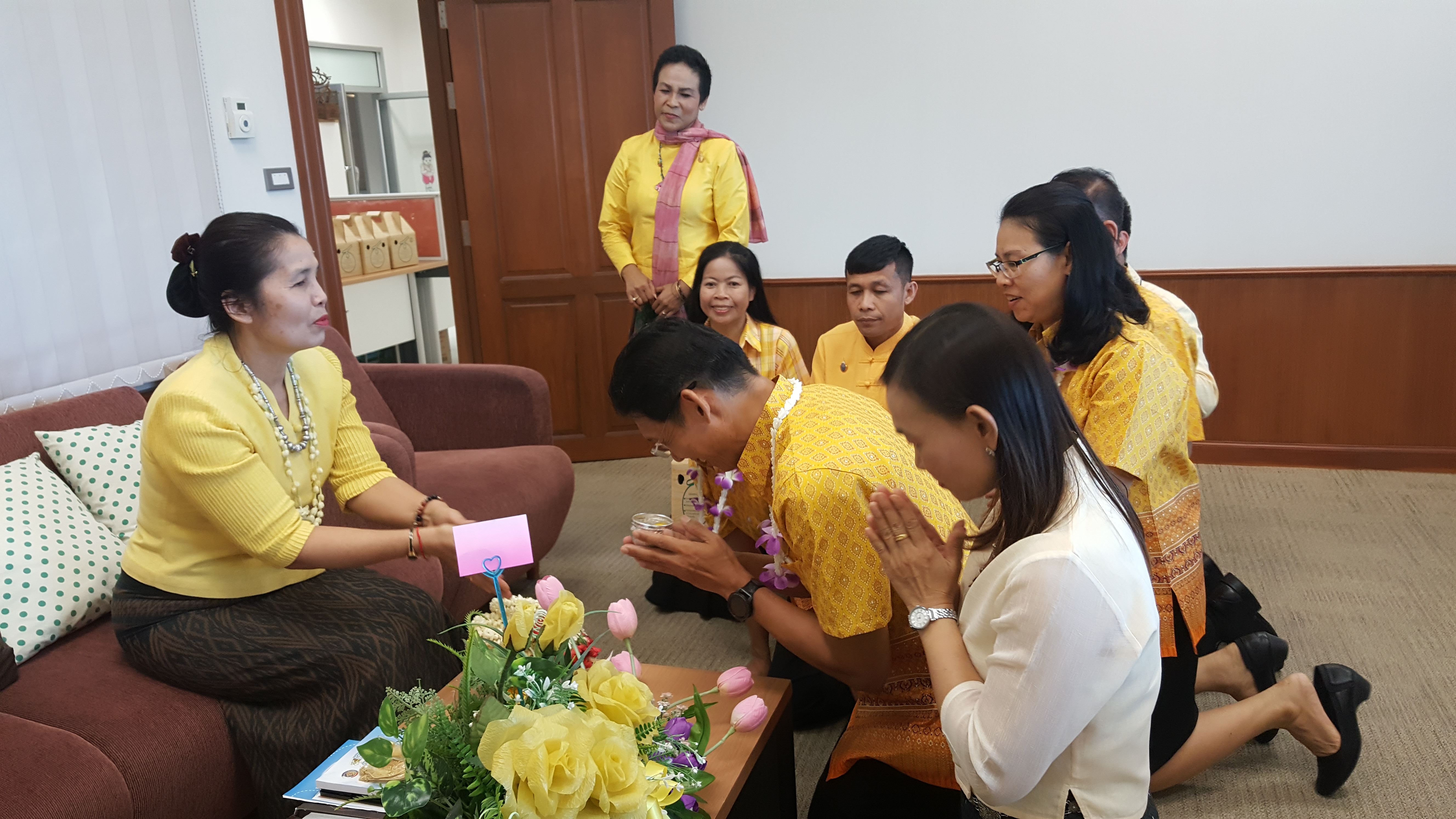 CDD@KAN>>>พช.กาญจน์ ร่วมรดน้ำขอพรผู้ตรวจราชการกรมฯ