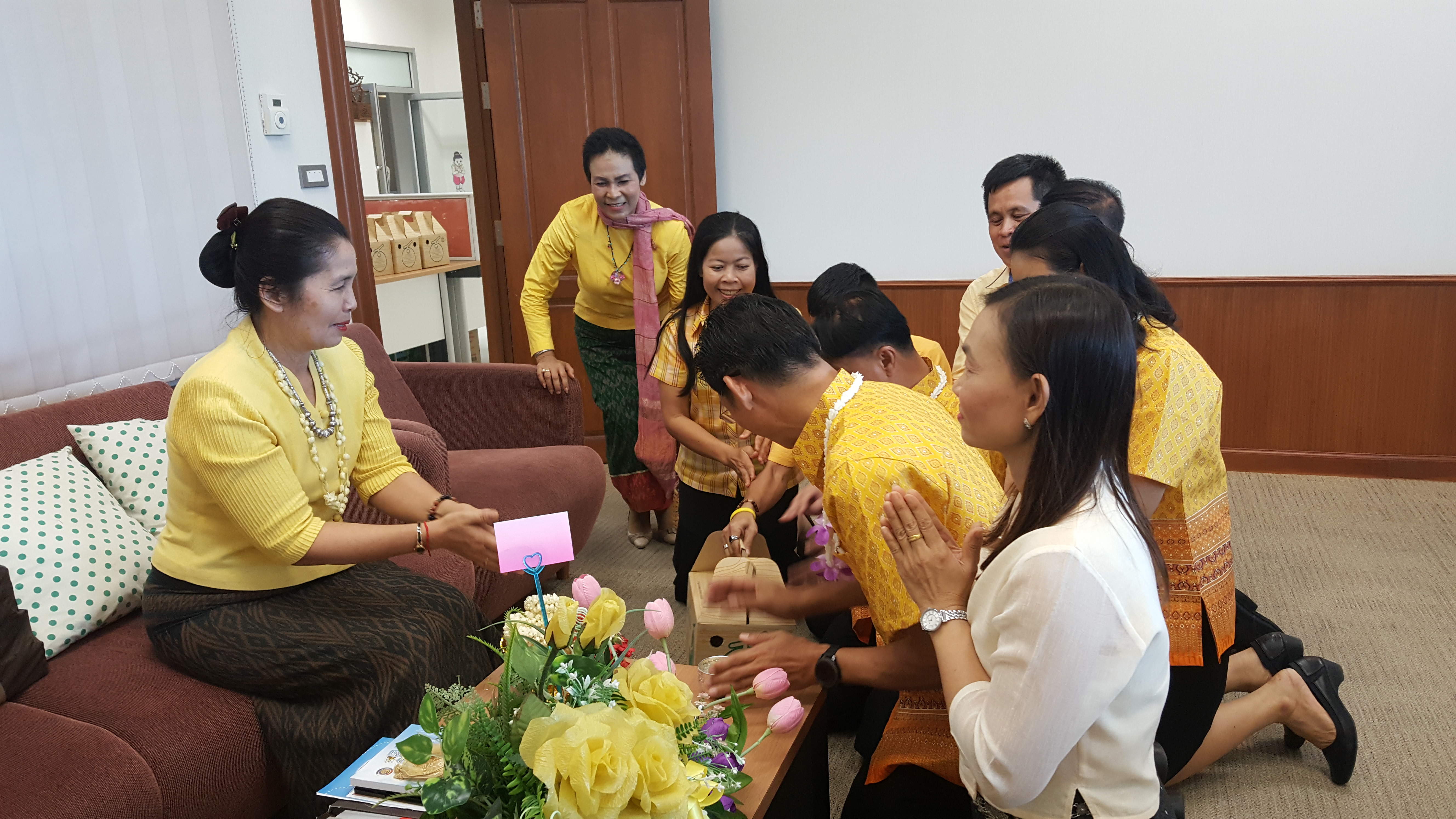 CDD@KAN>>>พช.กาญจน์ ร่วมรดน้ำขอพรผู้ตรวจราชการกรมฯ