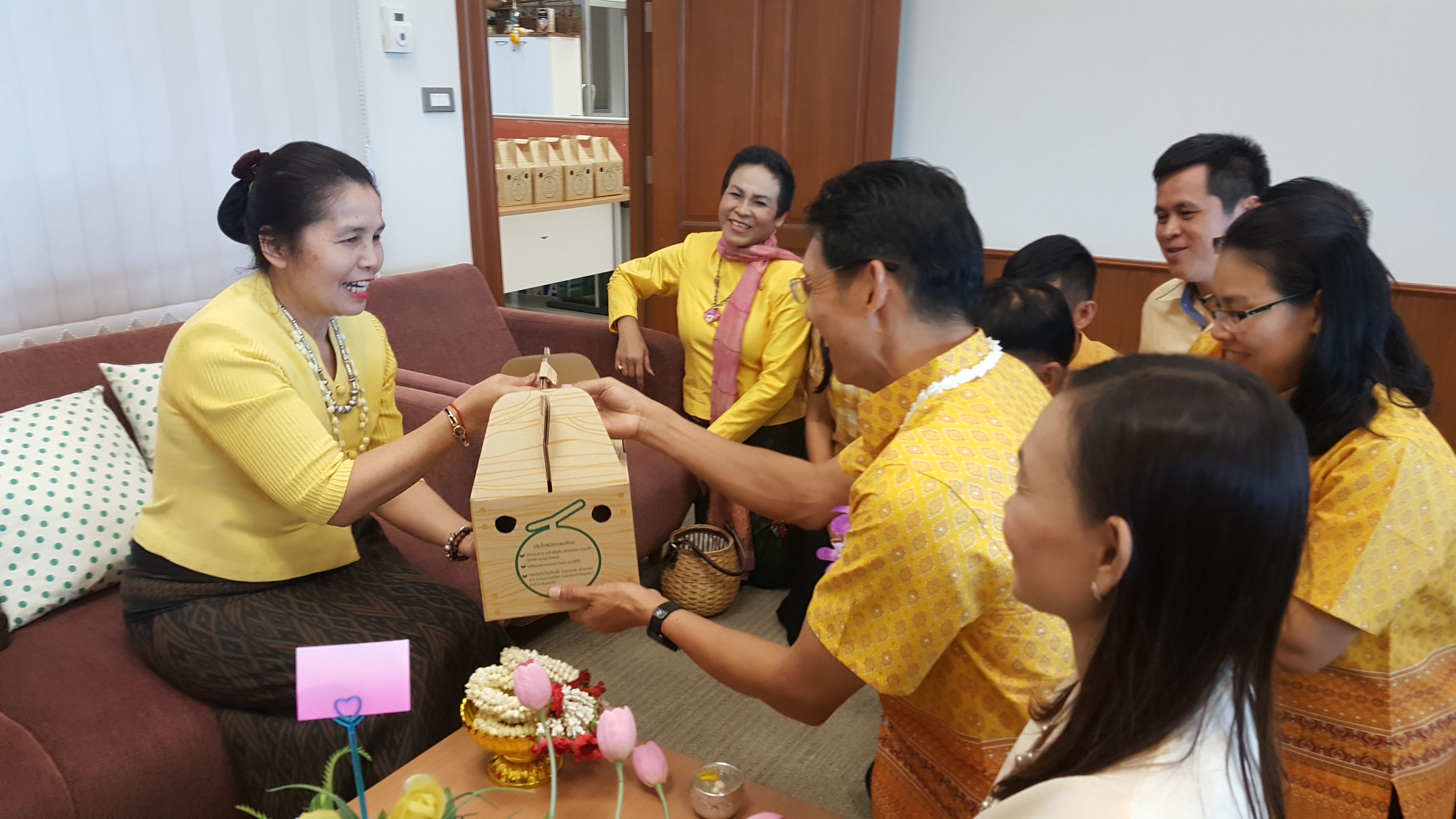 CDD@KAN>>>พช.กาญจน์ ร่วมรดน้ำขอพรผู้ตรวจราชการกรมฯ
