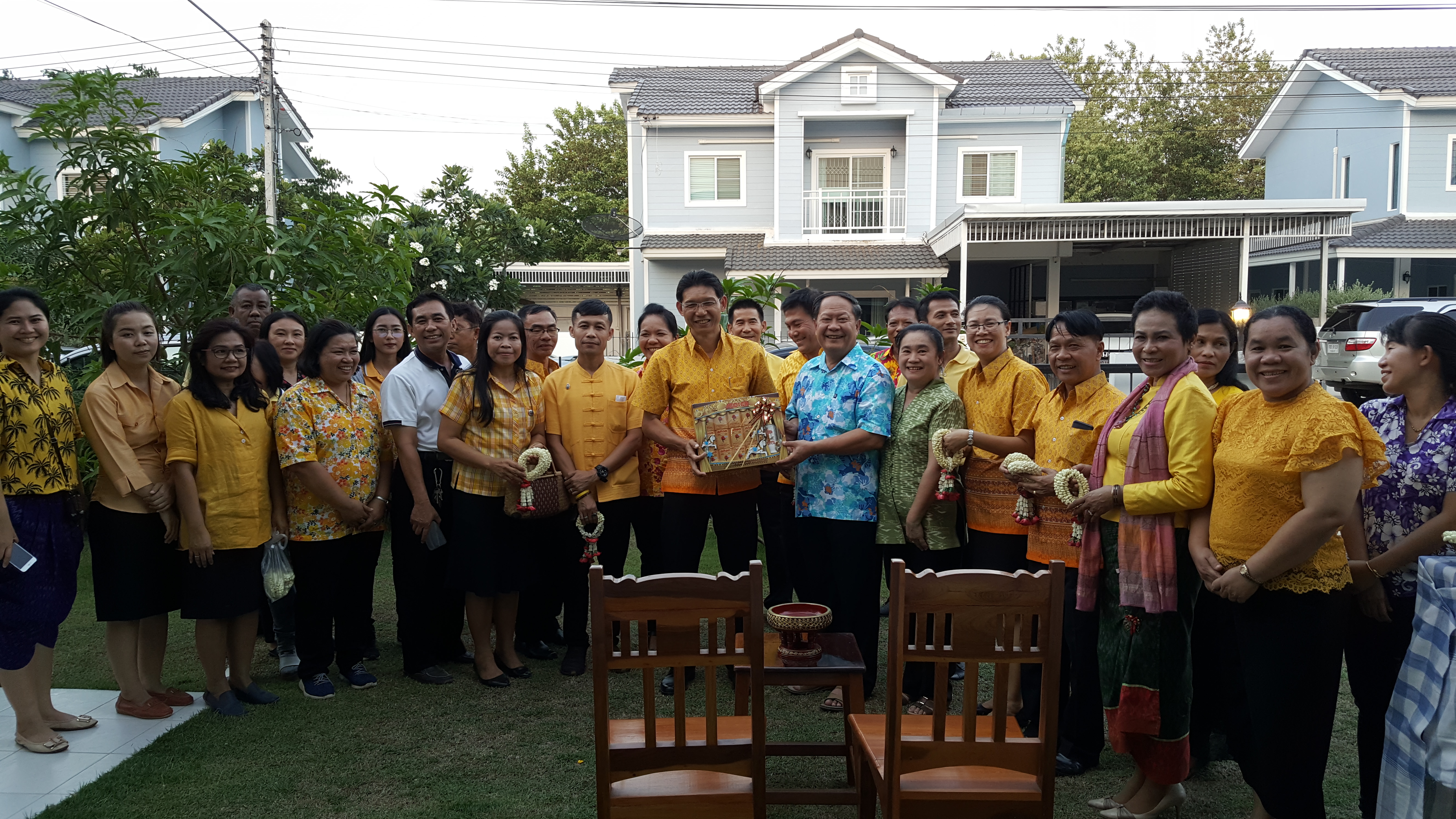 CDD@KAN>>>พช.กาญจน์ร่วมรดน้ำขอพรรองสมเจตน์เนื่องในโอกาสวันสงกรานต์