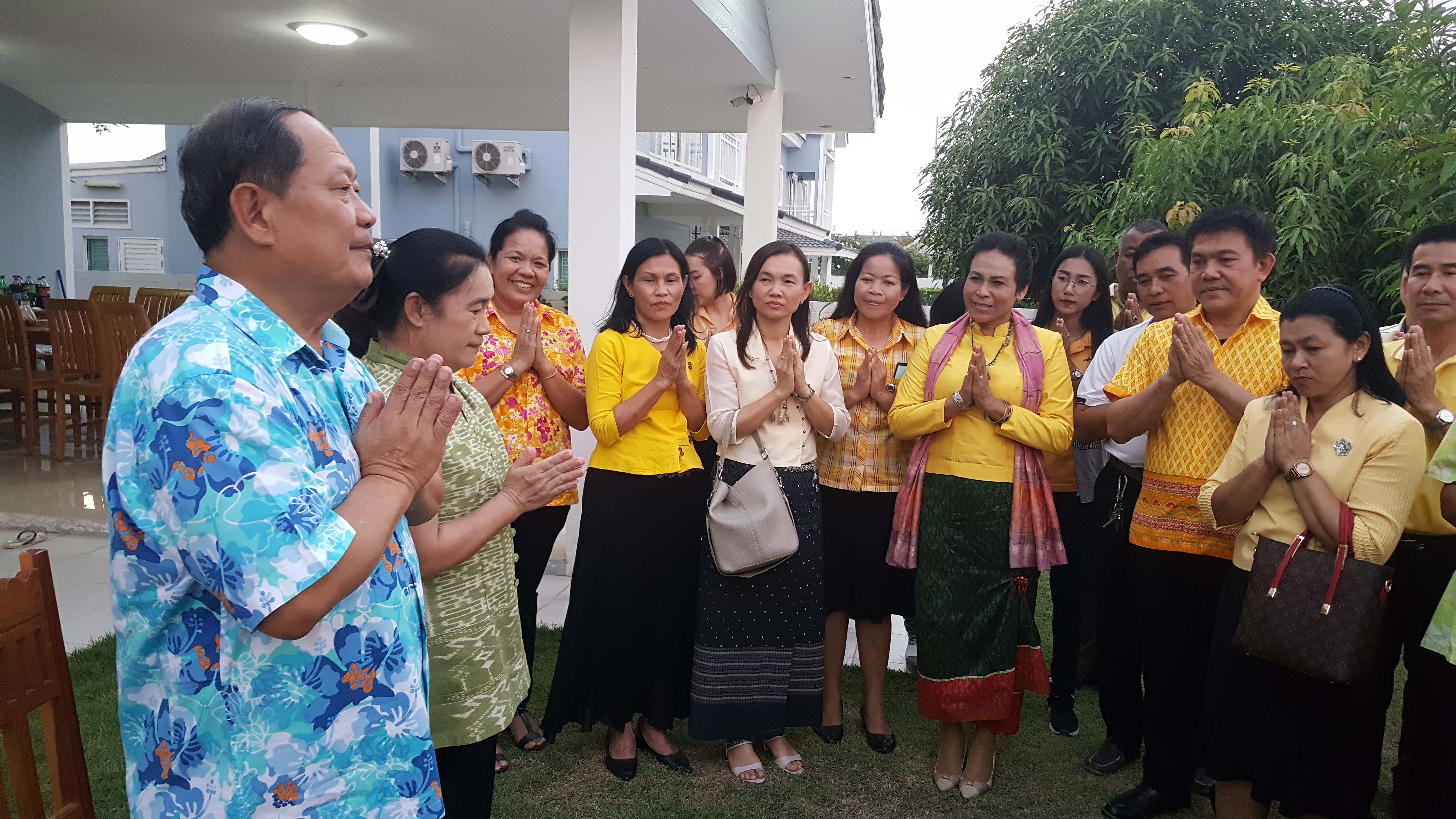 CDD@KAN>>>พช.กาญจน์ร่วมรดน้ำขอพรรองสมเจตน์เนื่องในโอกาสวันสงกรานต์