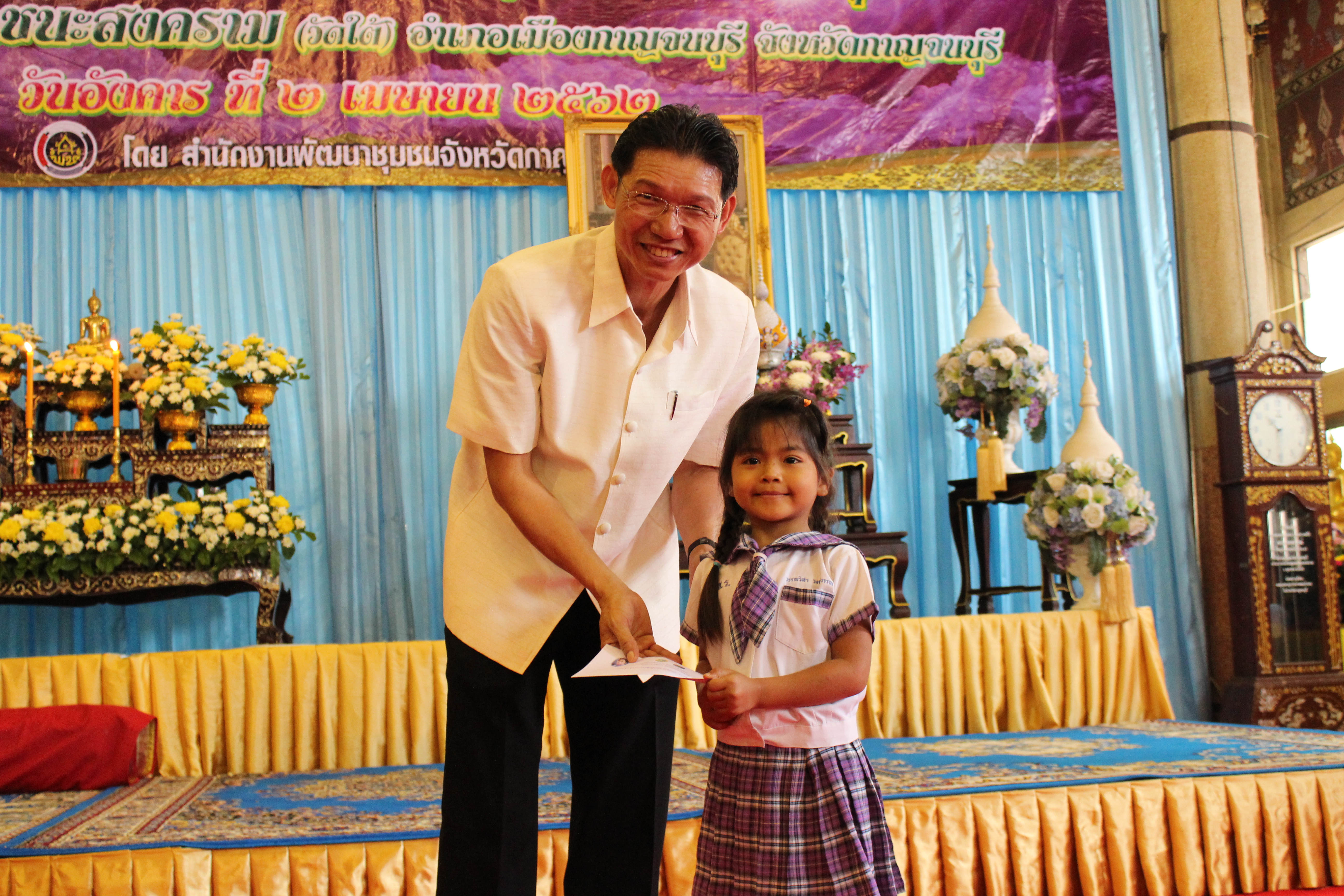 CDD@KAN>>>พช.กาญจน์จัดใหญ่ทอดผ้าป่าสมทบกองทุนพัฒนาเด็กชนบท 62