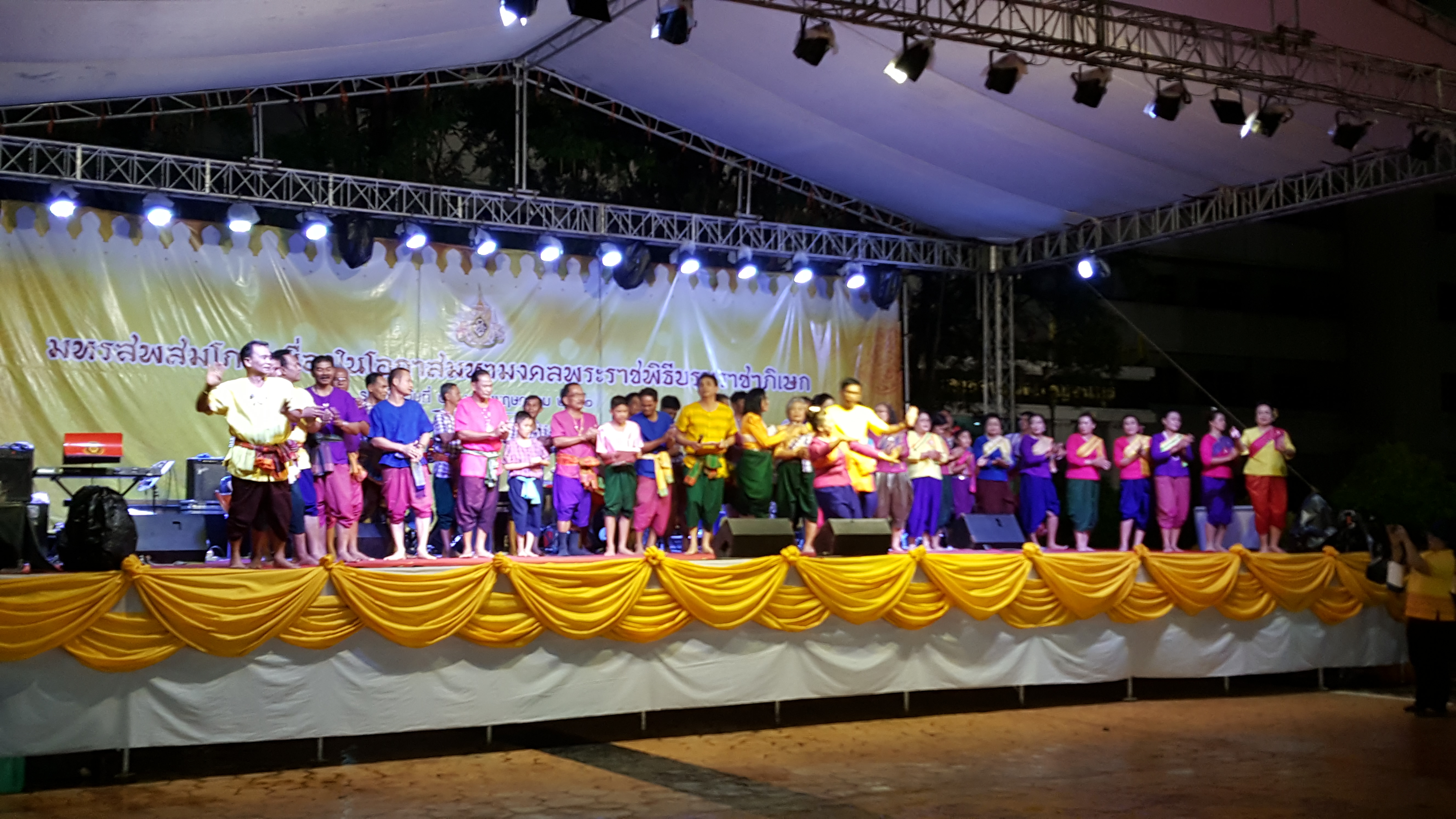 CDD@KAN>>>พัฒนาชุมชนกาญจน์ร่วมออกร้านอาหารโรงครัวพระราชทาน และจัดการแสดงมหรสพสมโภชเนื่องในโอกาสมหามงคลพระราชพิธีบรมราชาภิเษก