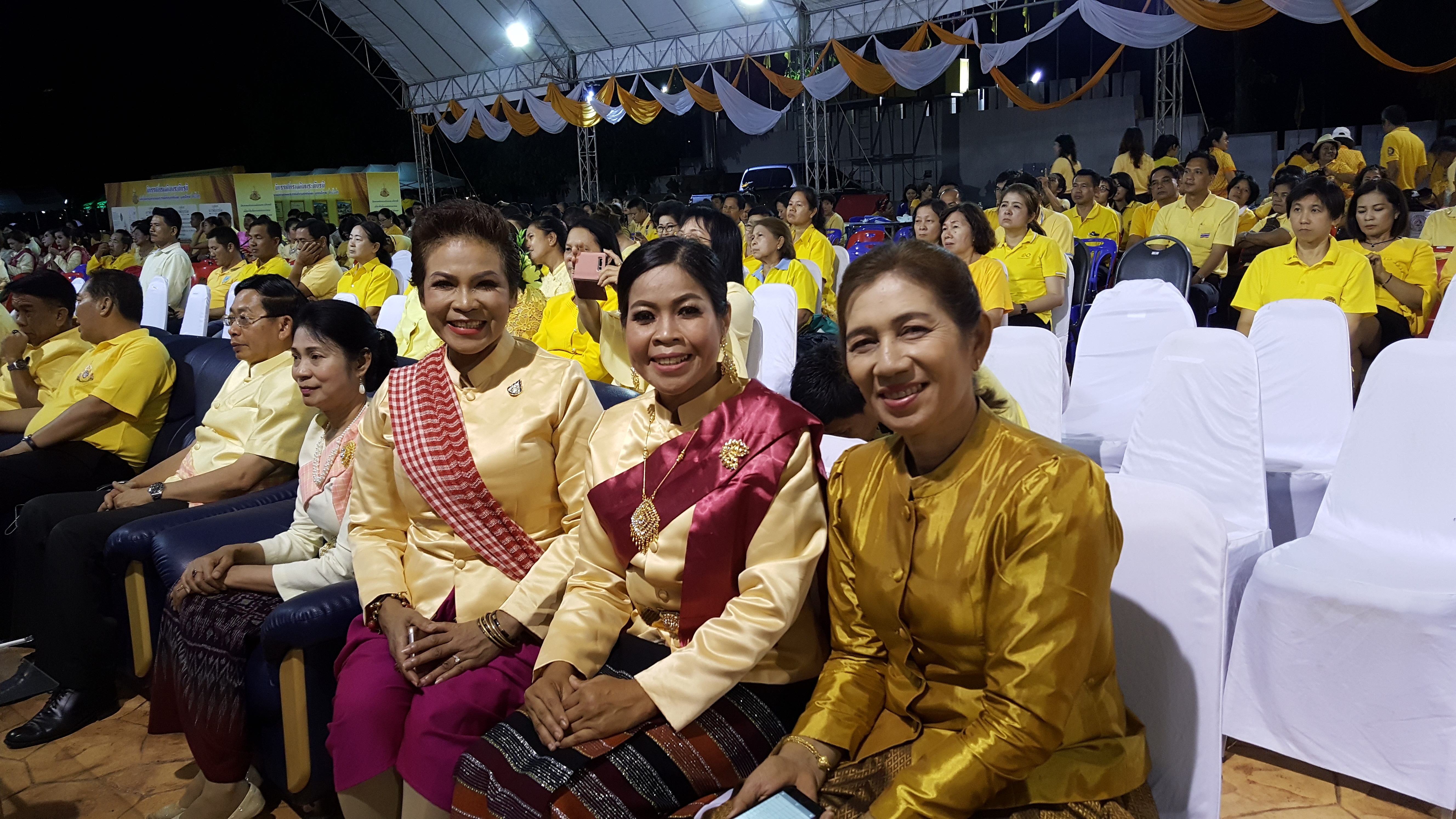 CDD@KAN>>>พัฒนาชุมชนกาญจน์ร่วมออกร้านอาหารโรงครัวพระราชทาน และจัดการแสดงมหรสพสมโภชเนื่องในโอกาสมหามงคลพระราชพิธีบรมราชาภิเษก