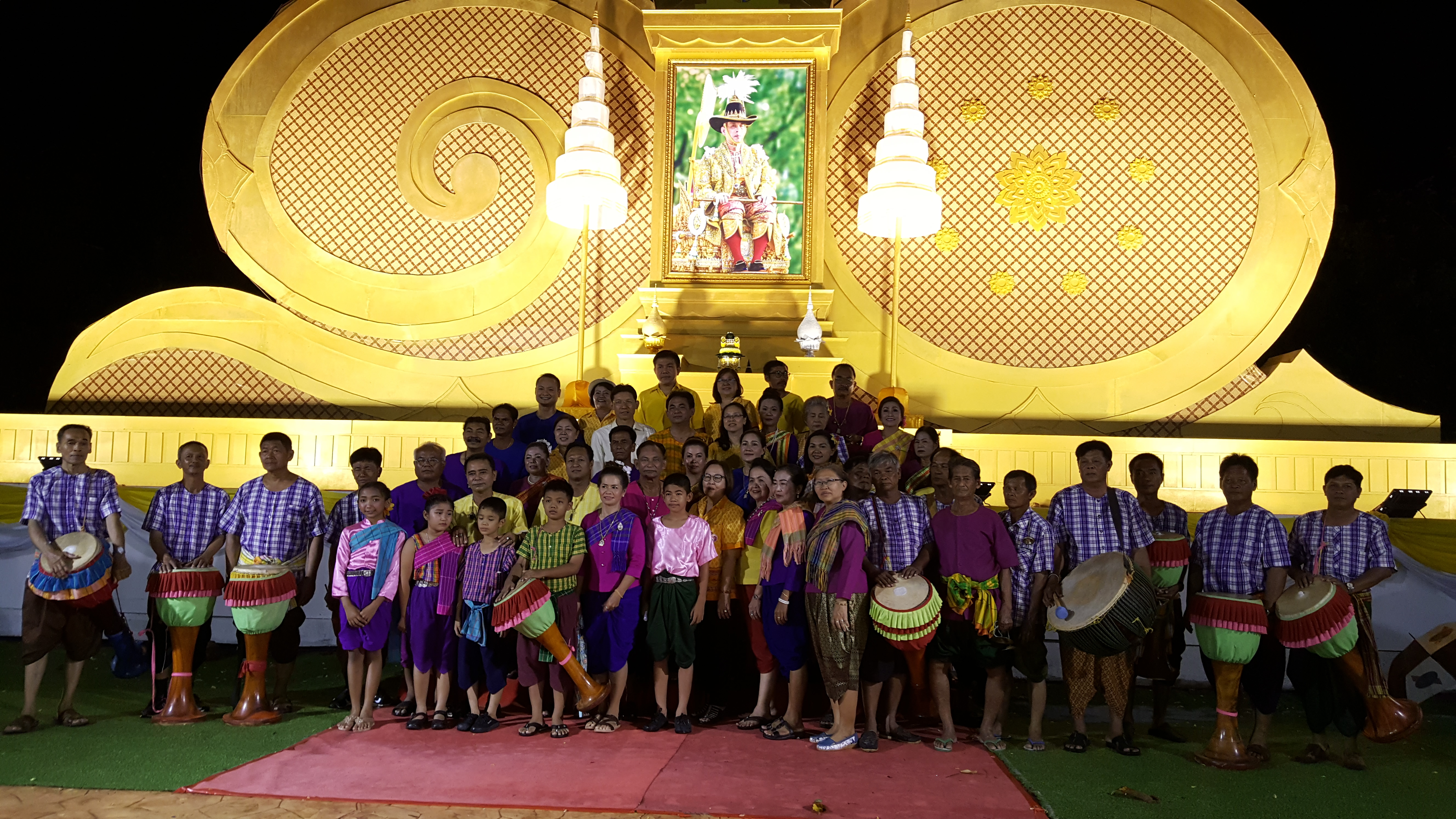 CDD@KAN>>>พัฒนาชุมชนกาญจน์ร่วมออกร้านอาหารโรงครัวพระราชทาน และจัดการแสดงมหรสพสมโภชเนื่องในโอกาสมหามงคลพระราชพิธีบรมราชาภิเษก