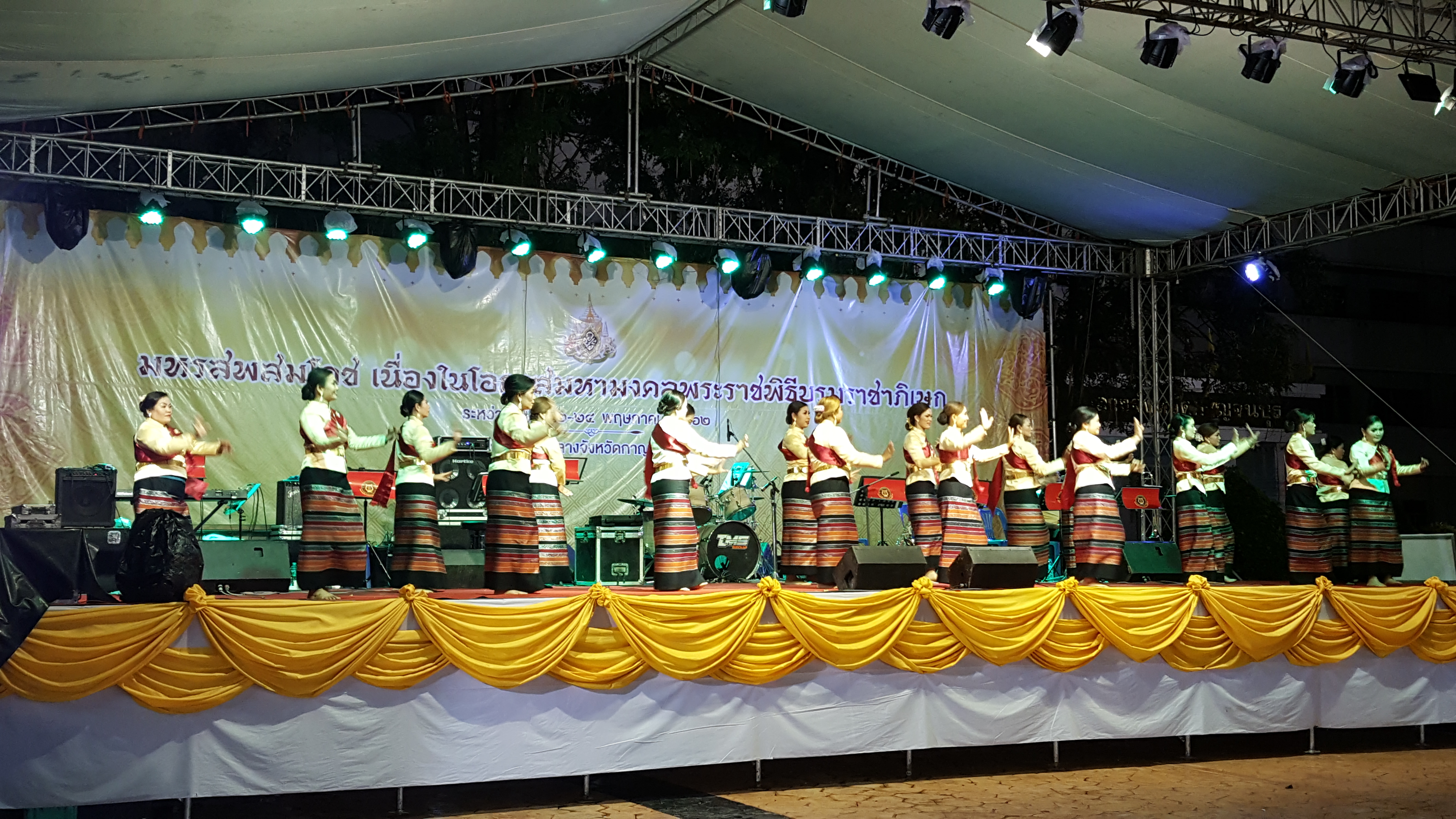 CDD@KAN>>>พัฒนาชุมชนกาญจน์ร่วมออกร้านอาหารโรงครัวพระราชทาน และจัดการแสดงมหรสพสมโภชเนื่องในโอกาสมหามงคลพระราชพิธีบรมราชาภิเษก