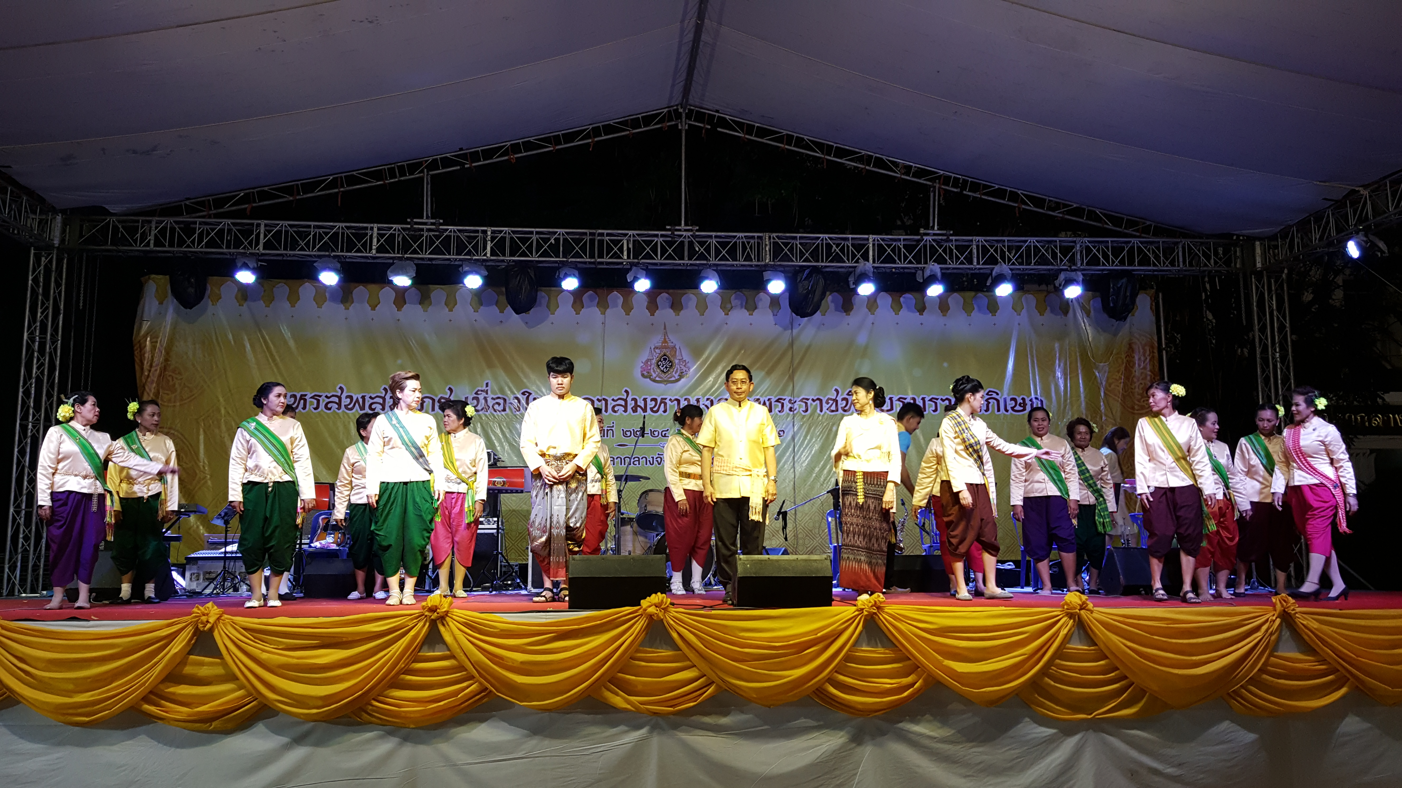 CDD@KAN>>>พัฒนาชุมชนกาญจน์ร่วมออกร้านอาหารโรงครัวพระราชทาน และจัดการแสดงมหรสพสมโภชเนื่องในโอกาสมหามงคลพระราชพิธีบรมราชาภิเษก