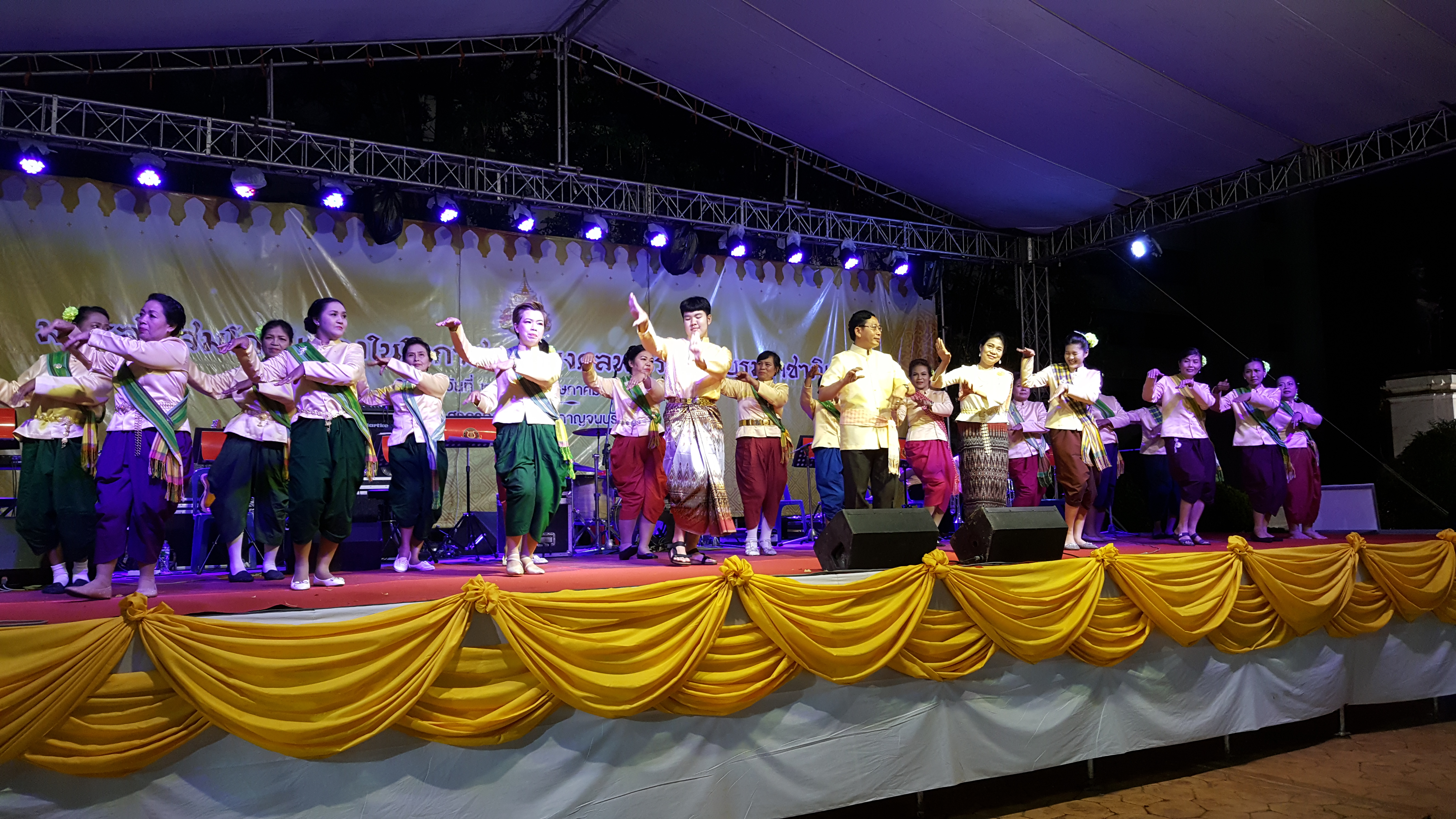 CDD@KAN>>>พัฒนาชุมชนกาญจน์ร่วมออกร้านอาหารโรงครัวพระราชทาน และจัดการแสดงมหรสพสมโภชเนื่องในโอกาสมหามงคลพระราชพิธีบรมราชาภิเษก