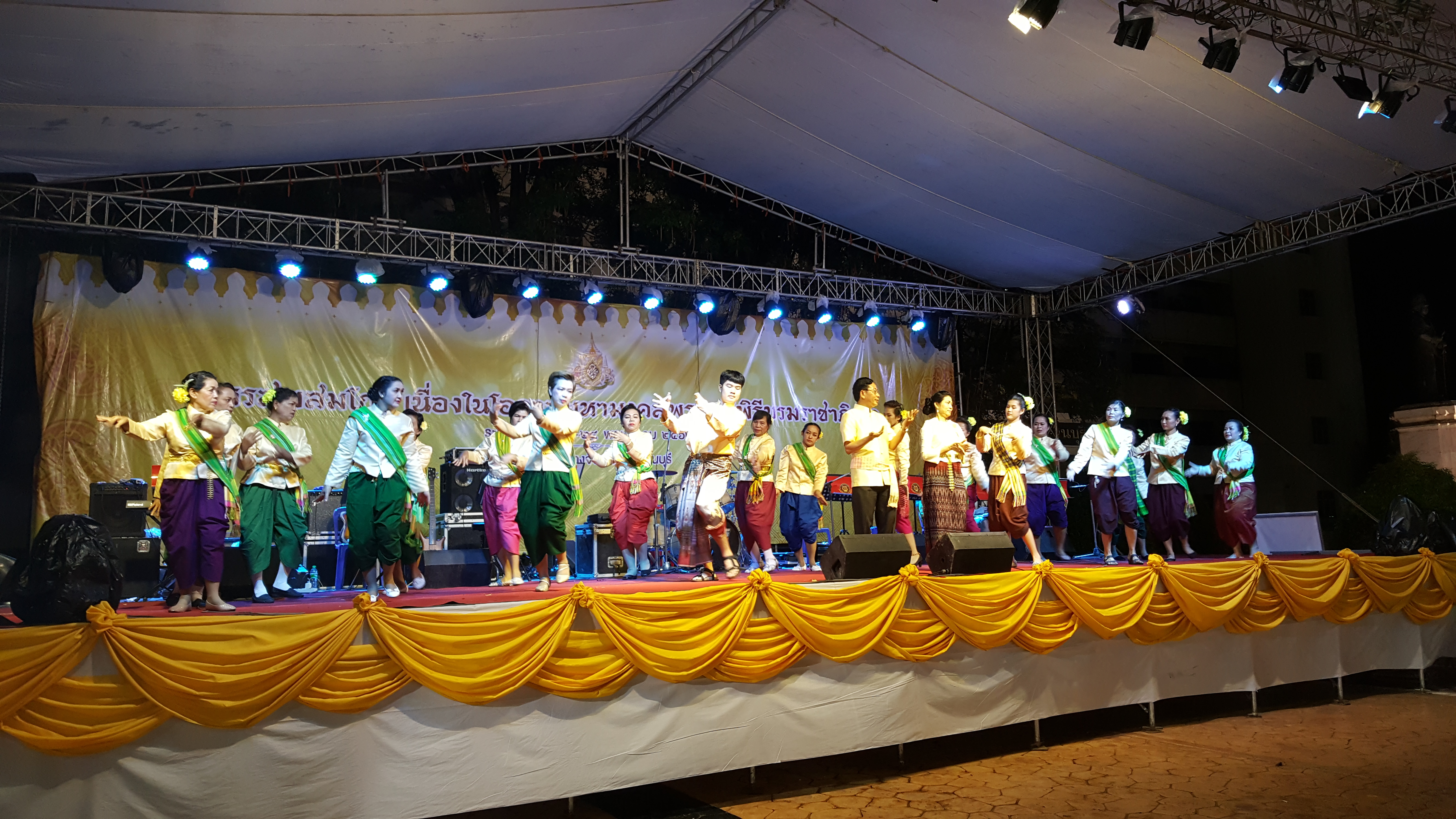 CDD@KAN>>>พัฒนาชุมชนกาญจน์ร่วมออกร้านอาหารโรงครัวพระราชทาน และจัดการแสดงมหรสพสมโภชเนื่องในโอกาสมหามงคลพระราชพิธีบรมราชาภิเษก