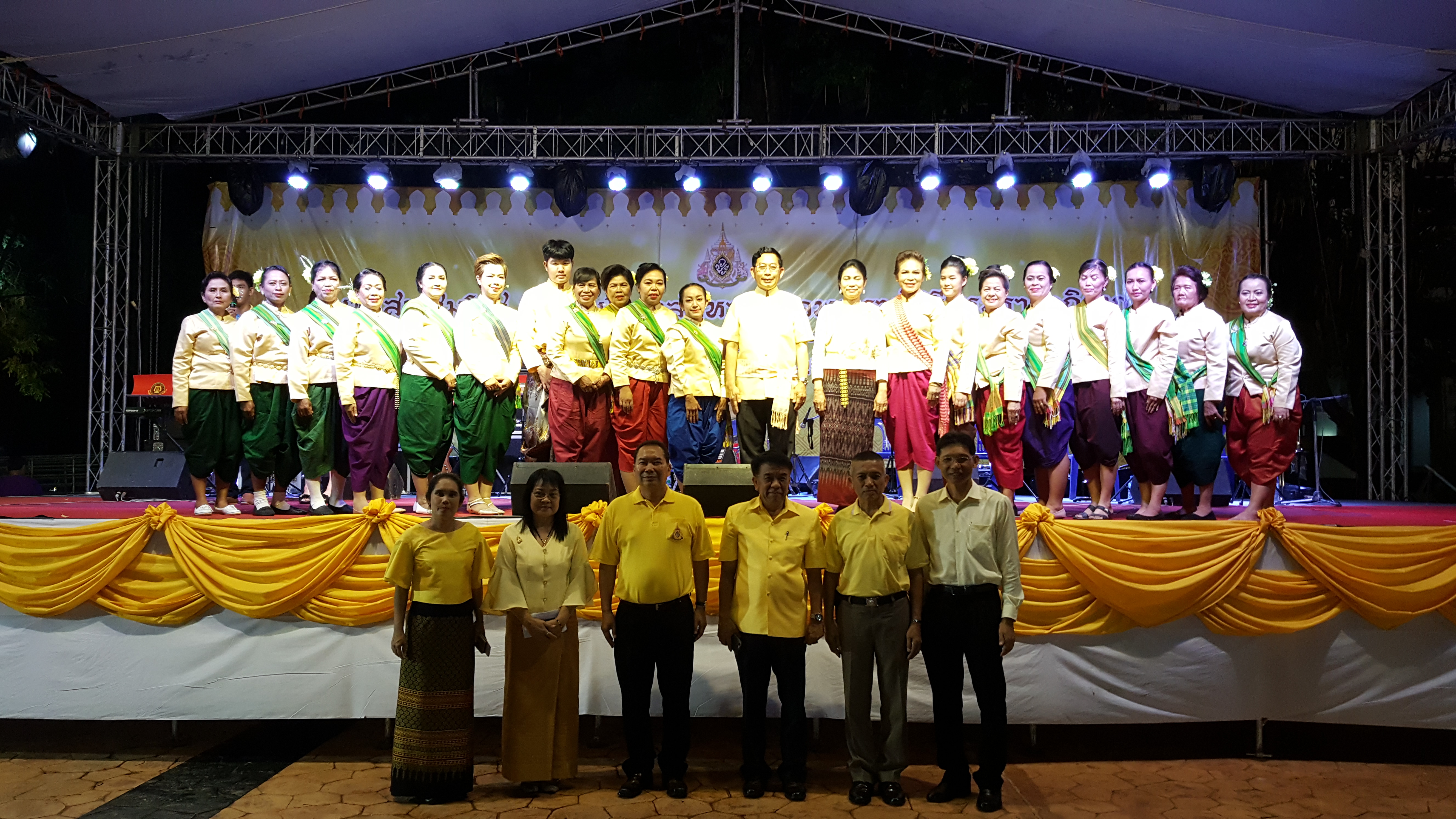 CDD@KAN>>>พัฒนาชุมชนกาญจน์ร่วมออกร้านอาหารโรงครัวพระราชทาน และจัดการแสดงมหรสพสมโภชเนื่องในโอกาสมหามงคลพระราชพิธีบรมราชาภิเษก