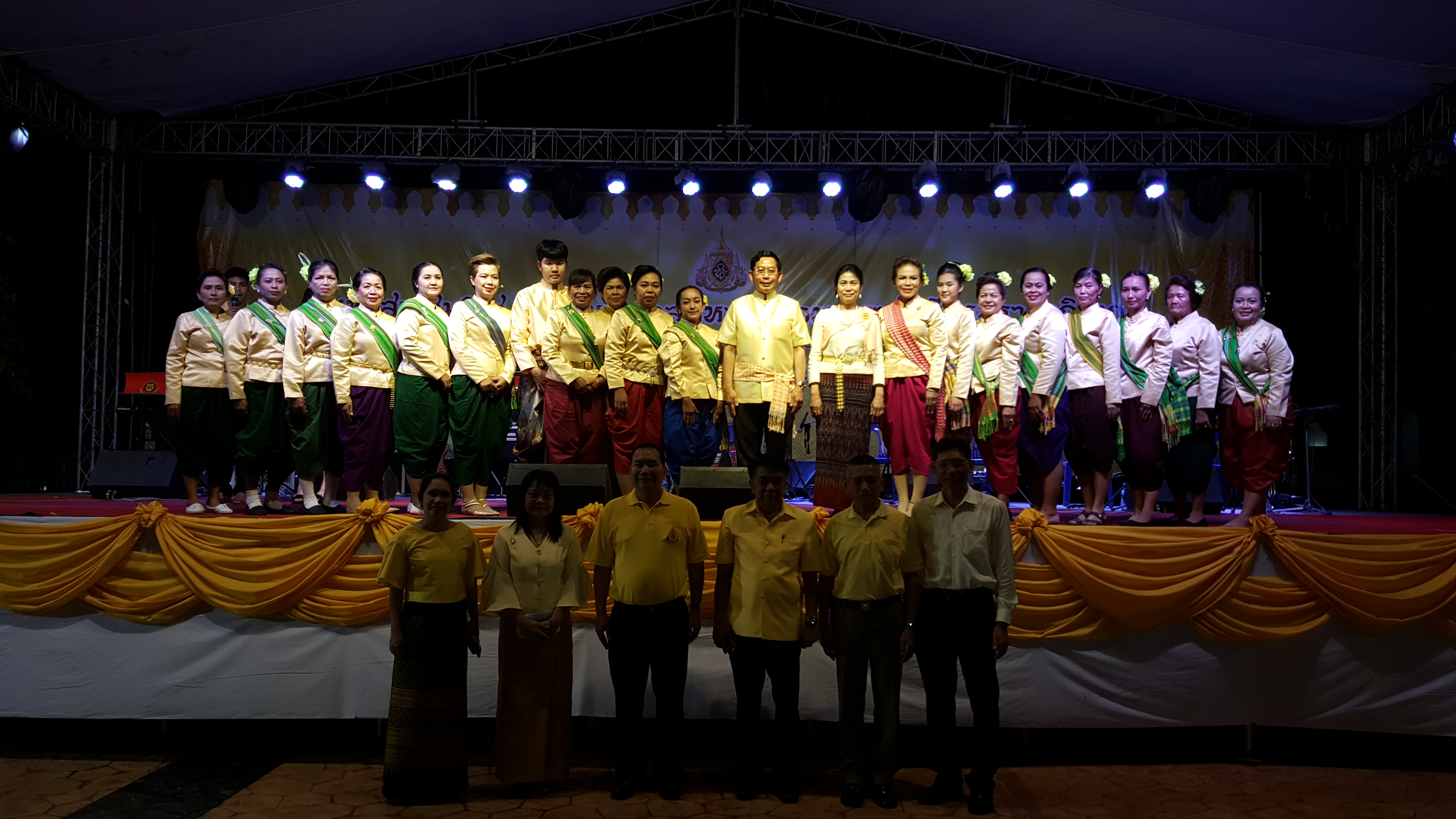 CDD@KAN>>>พัฒนาชุมชนกาญจน์ร่วมออกร้านอาหารโรงครัวพระราชทาน และจัดการแสดงมหรสพสมโภชเนื่องในโอกาสมหามงคลพระราชพิธีบรมราชาภิเษก
