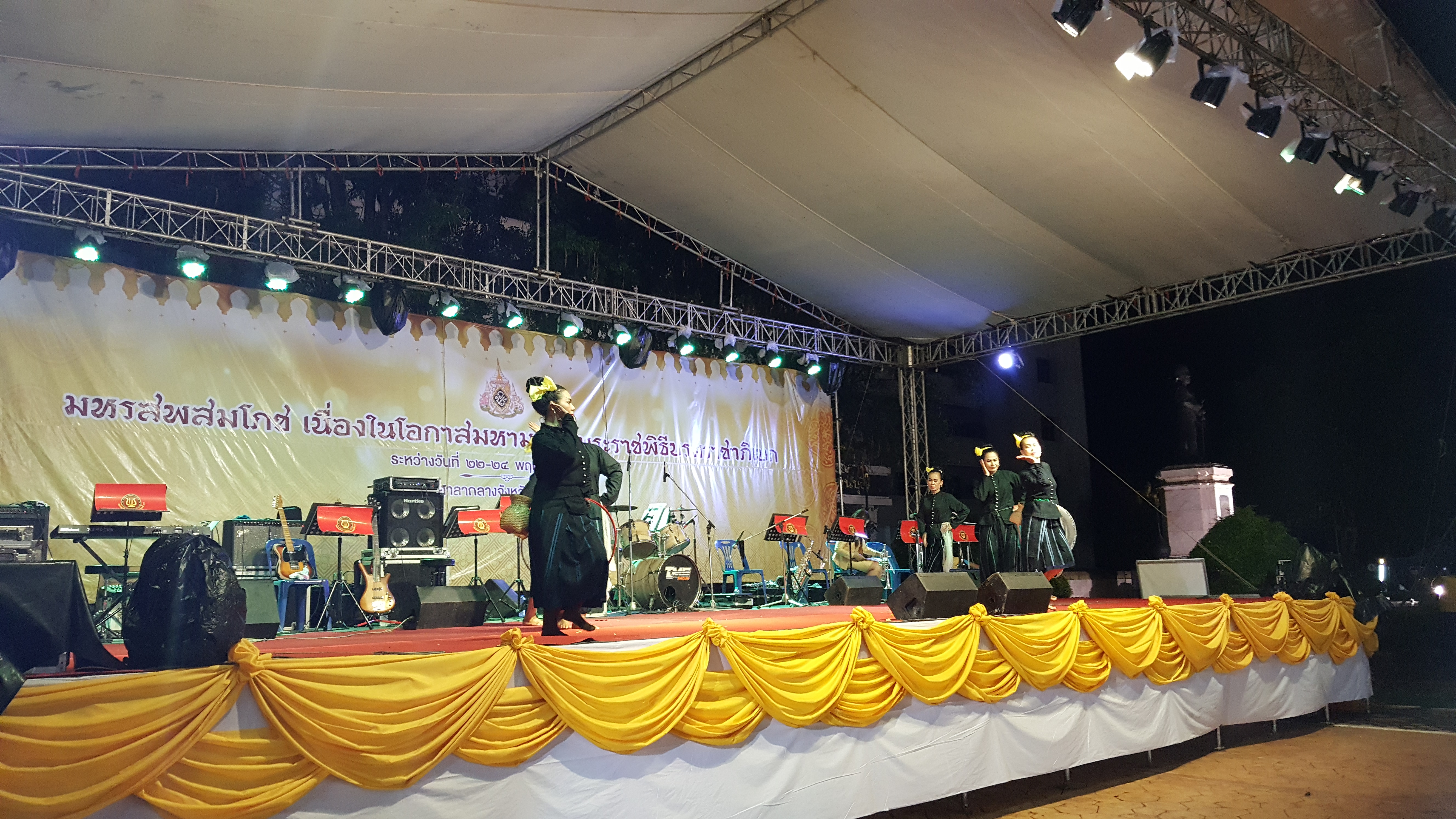 CDD@KAN>>>พัฒนาชุมชนกาญจน์ร่วมออกร้านอาหารโรงครัวพระราชทาน และจัดการแสดงมหรสพสมโภชเนื่องในโอกาสมหามงคลพระราชพิธีบรมราชาภิเษก
