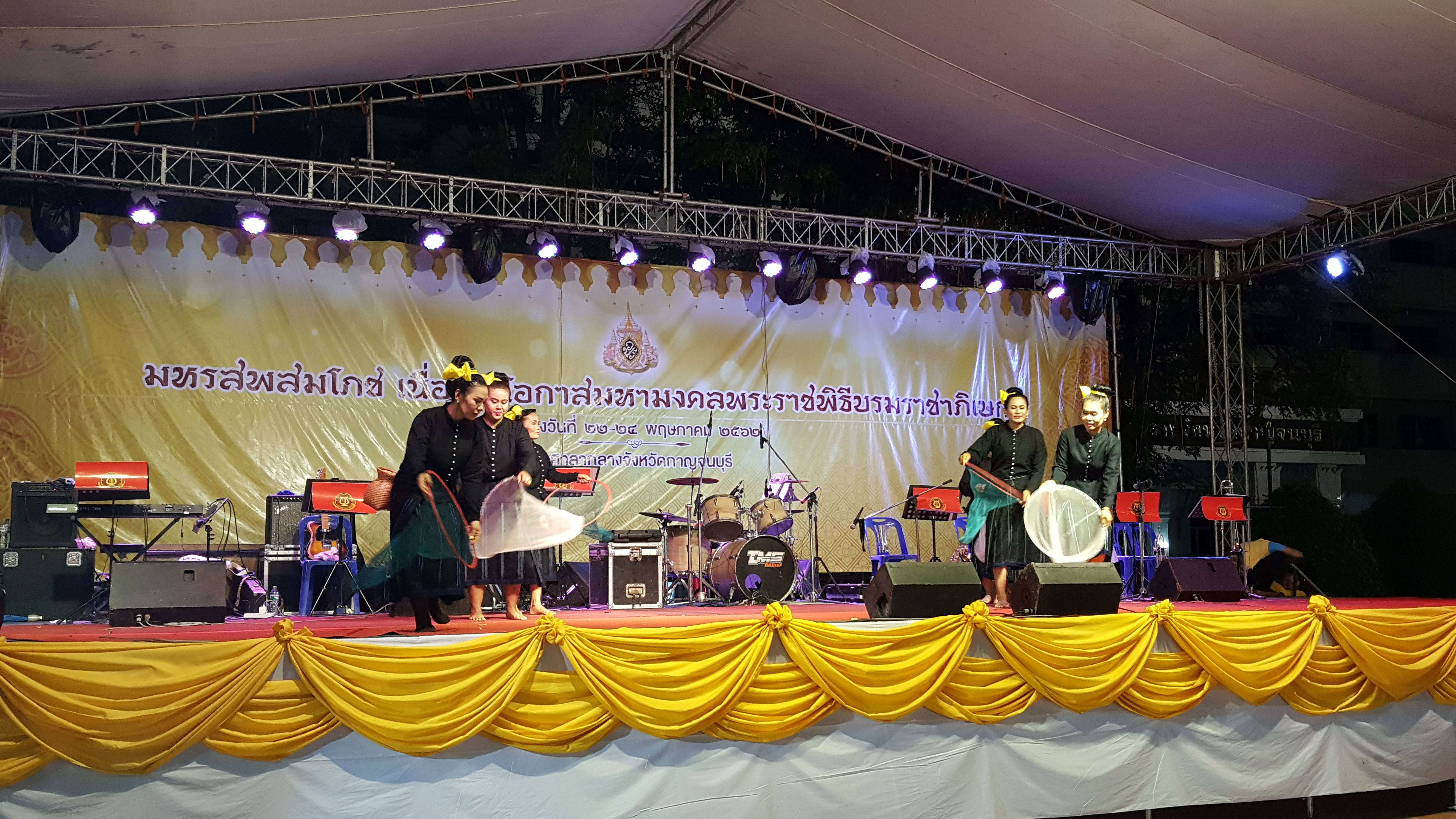 CDD@KAN>>>พัฒนาชุมชนกาญจน์ร่วมออกร้านอาหารโรงครัวพระราชทาน และจัดการแสดงมหรสพสมโภชเนื่องในโอกาสมหามงคลพระราชพิธีบรมราชาภิเษก