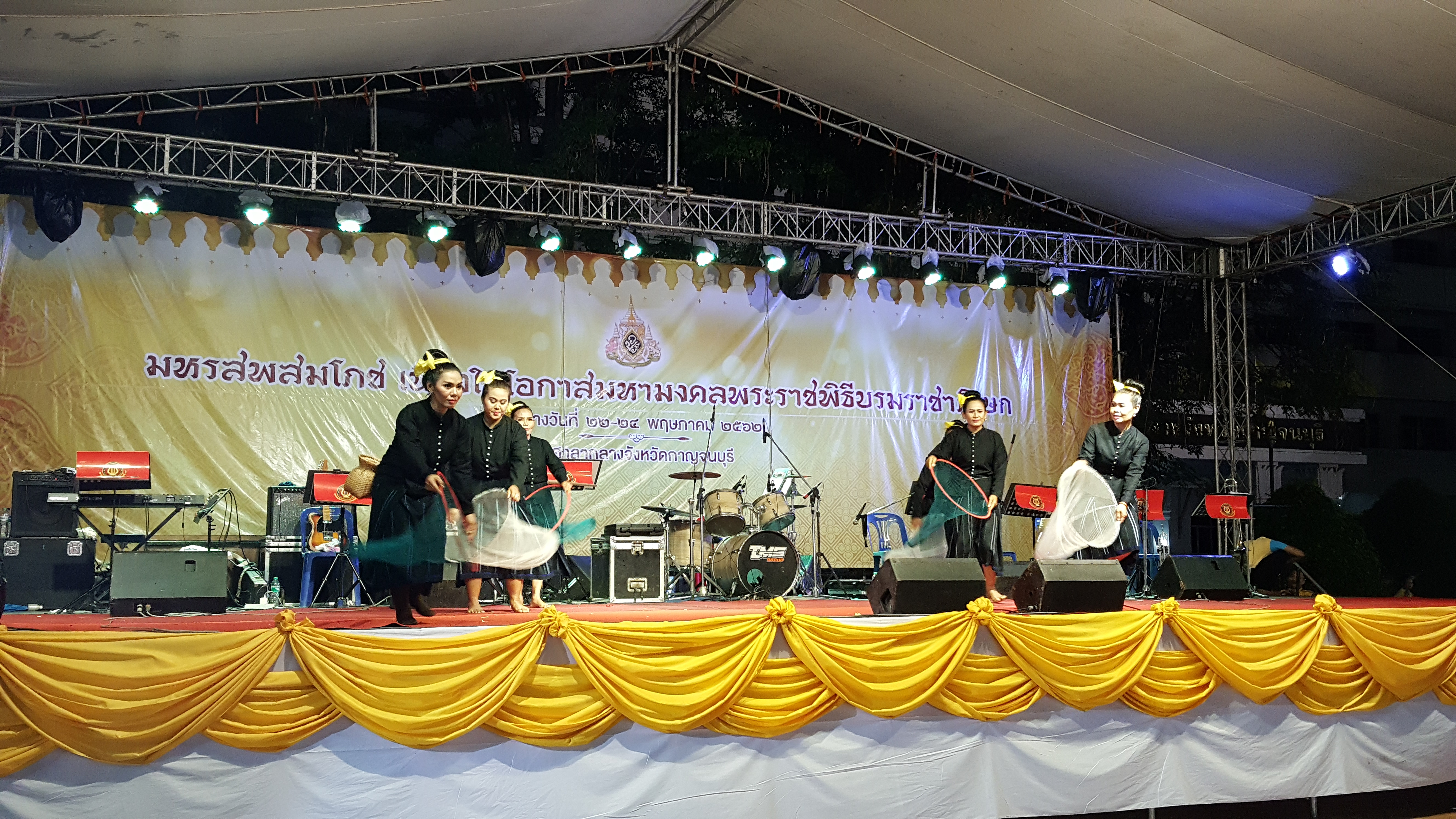 CDD@KAN>>>พัฒนาชุมชนกาญจน์ร่วมออกร้านอาหารโรงครัวพระราชทาน และจัดการแสดงมหรสพสมโภชเนื่องในโอกาสมหามงคลพระราชพิธีบรมราชาภิเษก
