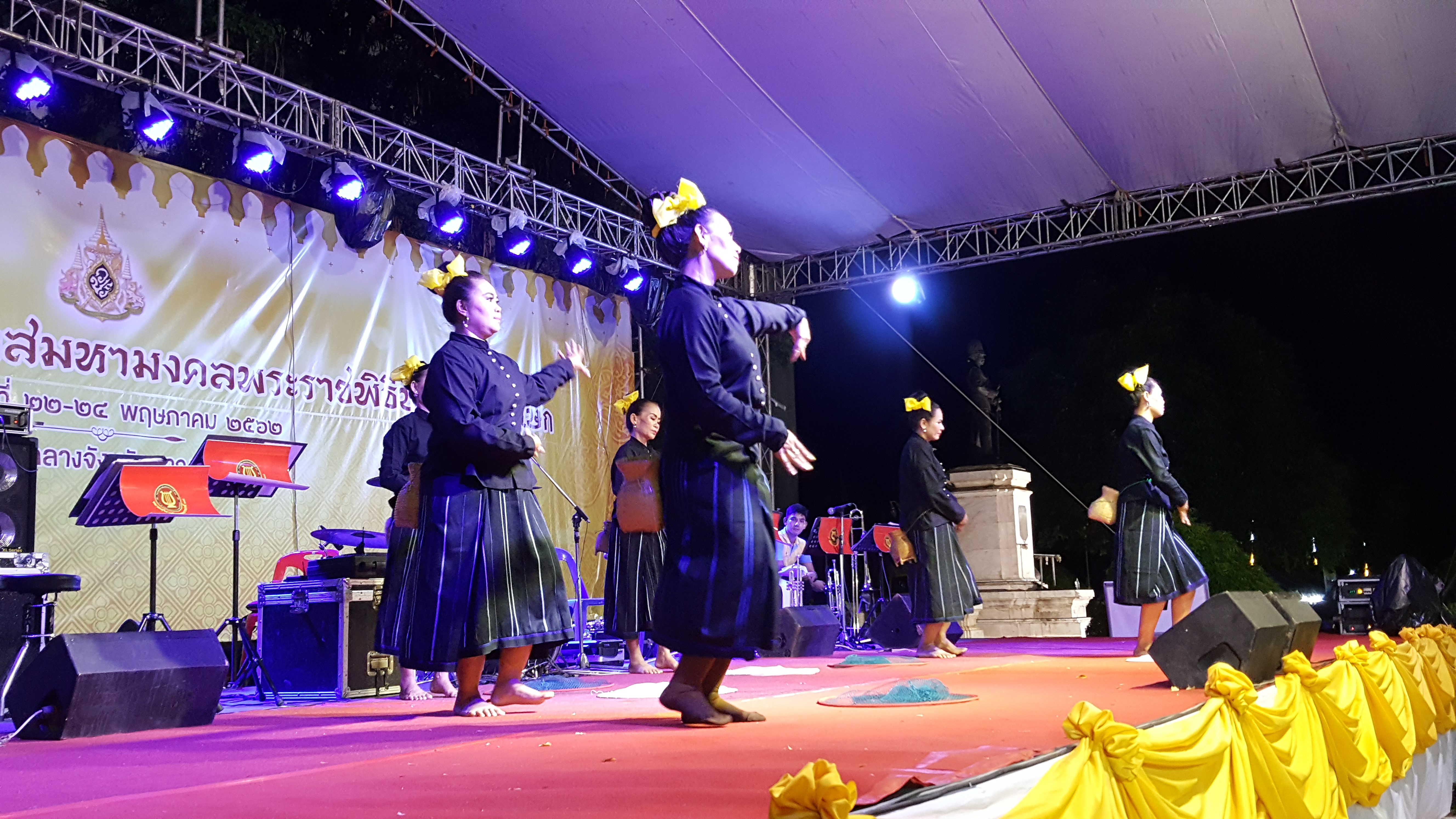 CDD@KAN>>>พัฒนาชุมชนกาญจน์ร่วมออกร้านอาหารโรงครัวพระราชทาน และจัดการแสดงมหรสพสมโภชเนื่องในโอกาสมหามงคลพระราชพิธีบรมราชาภิเษก