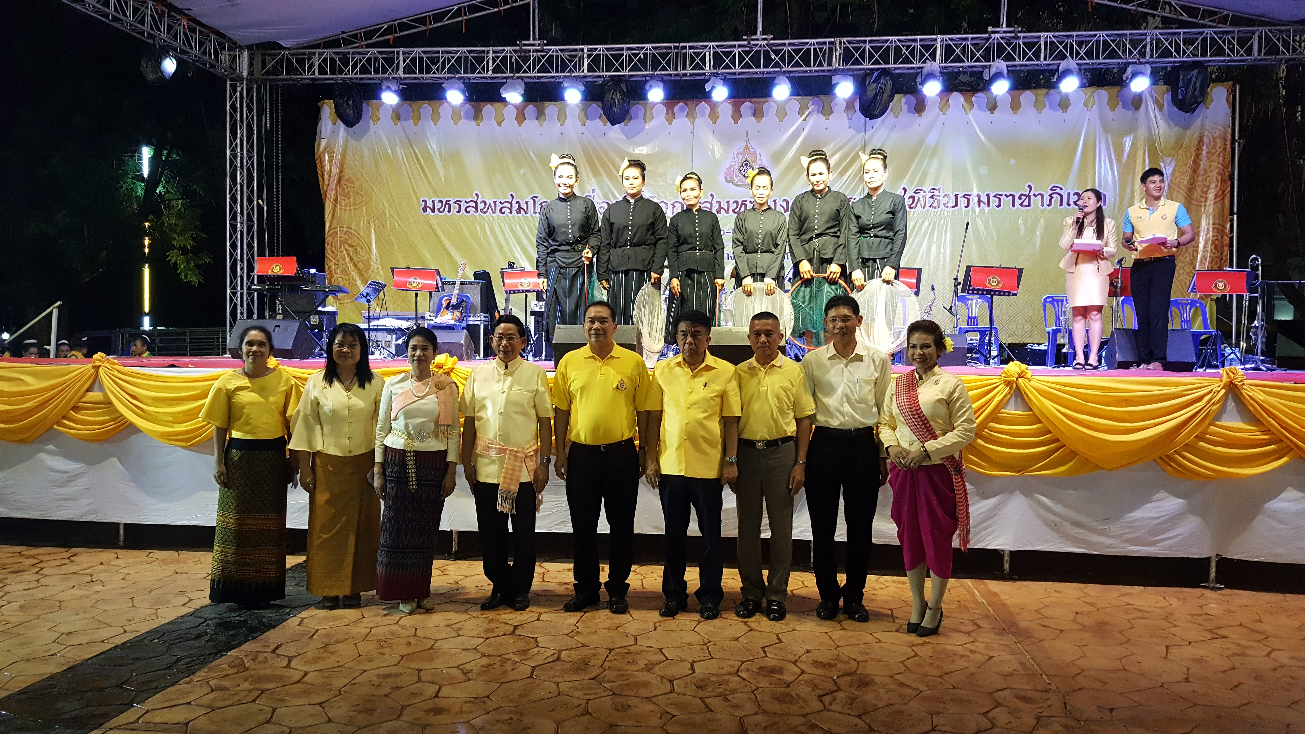CDD@KAN>>>พัฒนาชุมชนกาญจน์ร่วมออกร้านอาหารโรงครัวพระราชทาน และจัดการแสดงมหรสพสมโภชเนื่องในโอกาสมหามงคลพระราชพิธีบรมราชาภิเษก