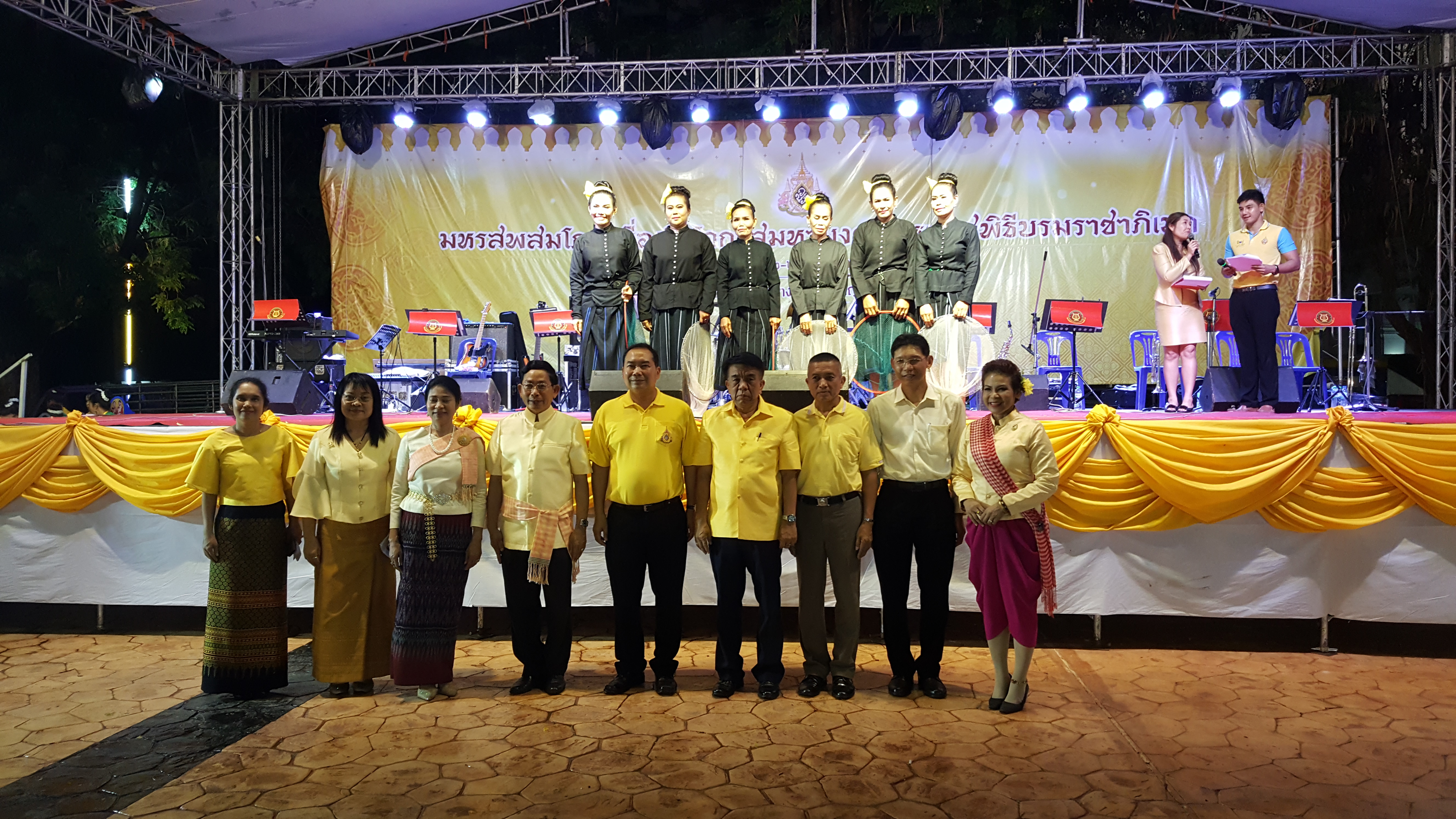 CDD@KAN>>>พัฒนาชุมชนกาญจน์ร่วมออกร้านอาหารโรงครัวพระราชทาน และจัดการแสดงมหรสพสมโภชเนื่องในโอกาสมหามงคลพระราชพิธีบรมราชาภิเษก