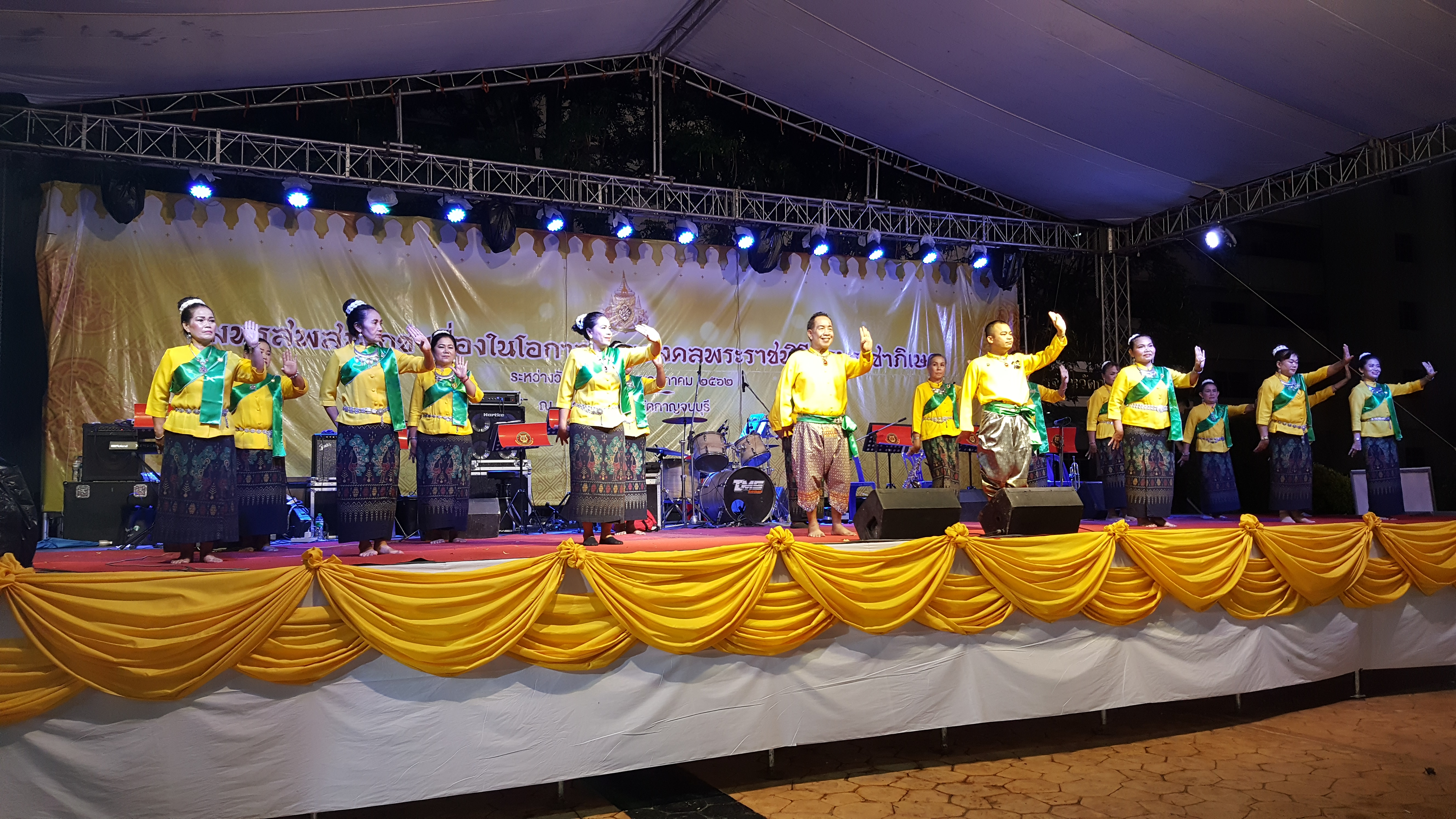 CDD@KAN>>>พัฒนาชุมชนกาญจน์ร่วมออกร้านอาหารโรงครัวพระราชทาน และจัดการแสดงมหรสพสมโภชเนื่องในโอกาสมหามงคลพระราชพิธีบรมราชาภิเษก