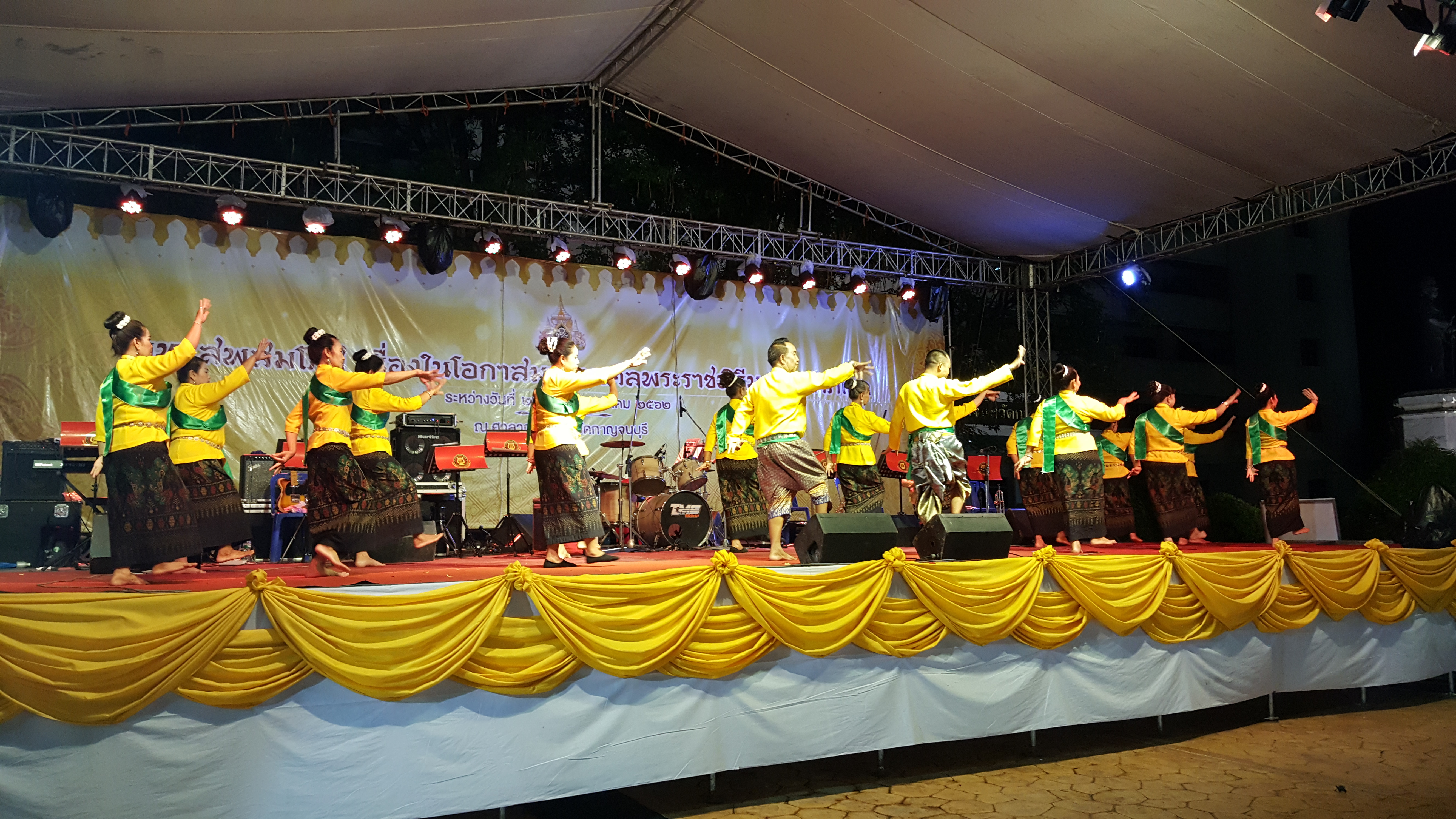 CDD@KAN>>>พัฒนาชุมชนกาญจน์ร่วมออกร้านอาหารโรงครัวพระราชทาน และจัดการแสดงมหรสพสมโภชเนื่องในโอกาสมหามงคลพระราชพิธีบรมราชาภิเษก