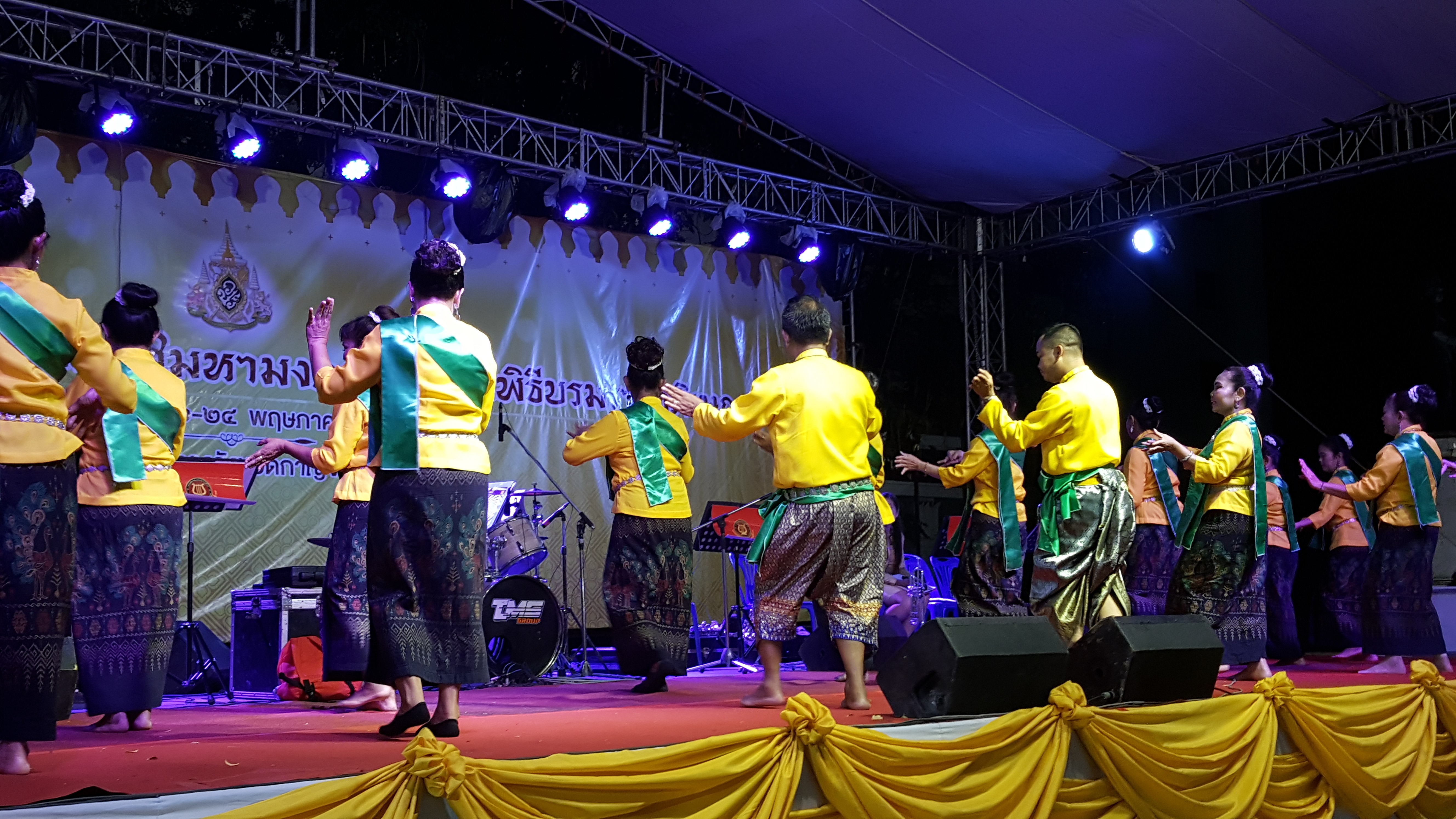 CDD@KAN>>>พัฒนาชุมชนกาญจน์ร่วมออกร้านอาหารโรงครัวพระราชทาน และจัดการแสดงมหรสพสมโภชเนื่องในโอกาสมหามงคลพระราชพิธีบรมราชาภิเษก