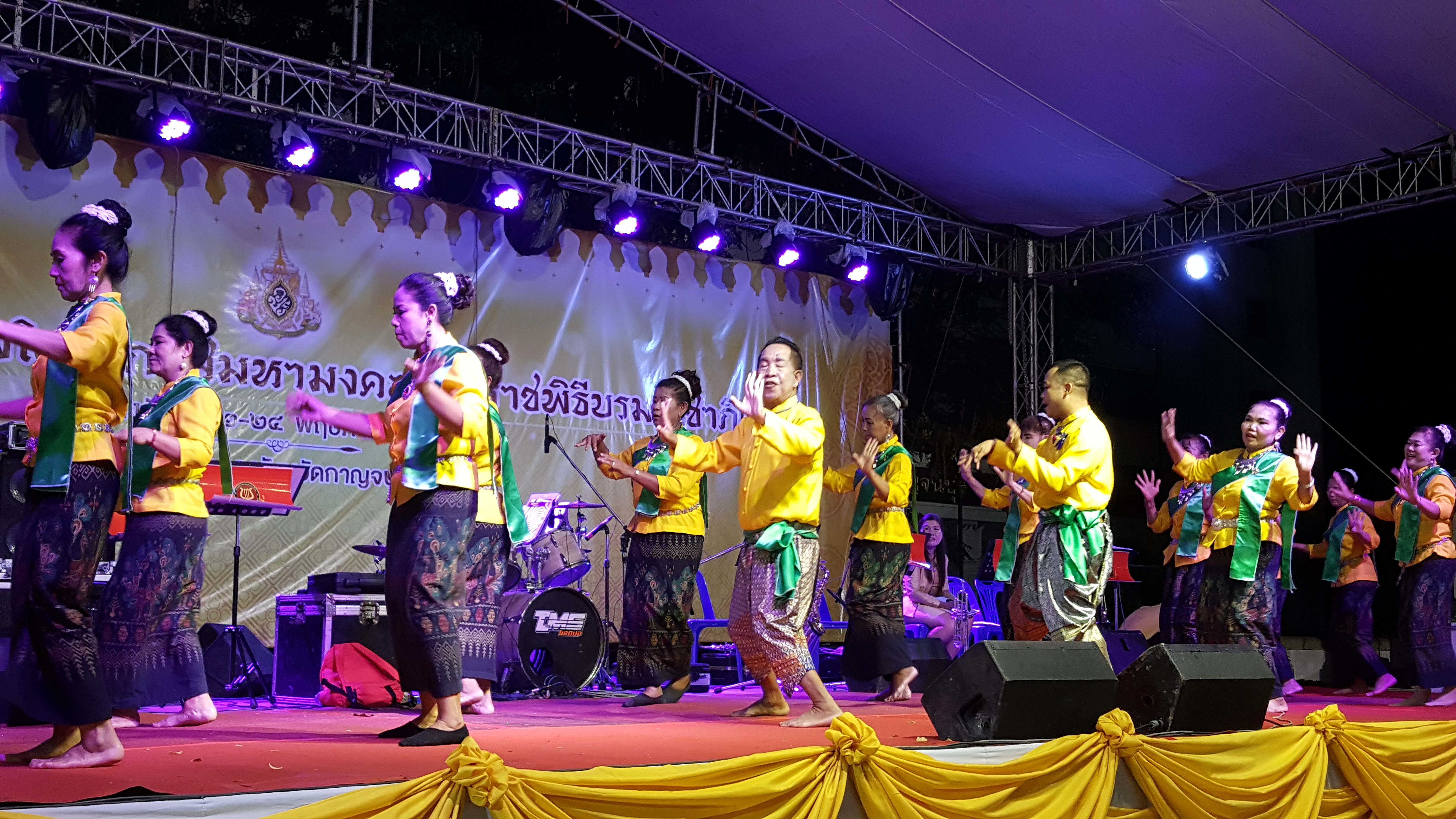 CDD@KAN>>>พัฒนาชุมชนกาญจน์ร่วมออกร้านอาหารโรงครัวพระราชทาน และจัดการแสดงมหรสพสมโภชเนื่องในโอกาสมหามงคลพระราชพิธีบรมราชาภิเษก
