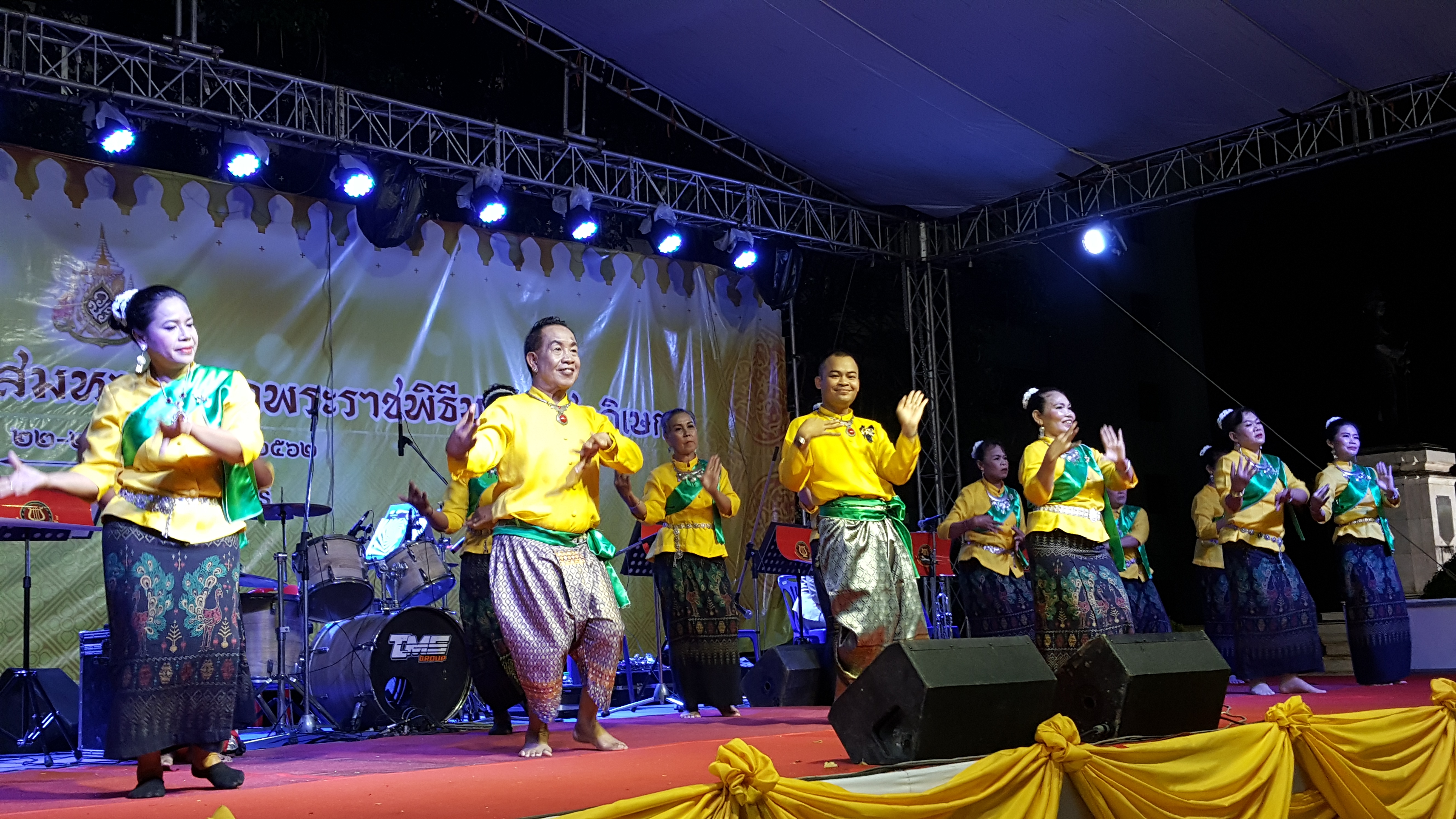CDD@KAN>>>พัฒนาชุมชนกาญจน์ร่วมออกร้านอาหารโรงครัวพระราชทาน และจัดการแสดงมหรสพสมโภชเนื่องในโอกาสมหามงคลพระราชพิธีบรมราชาภิเษก