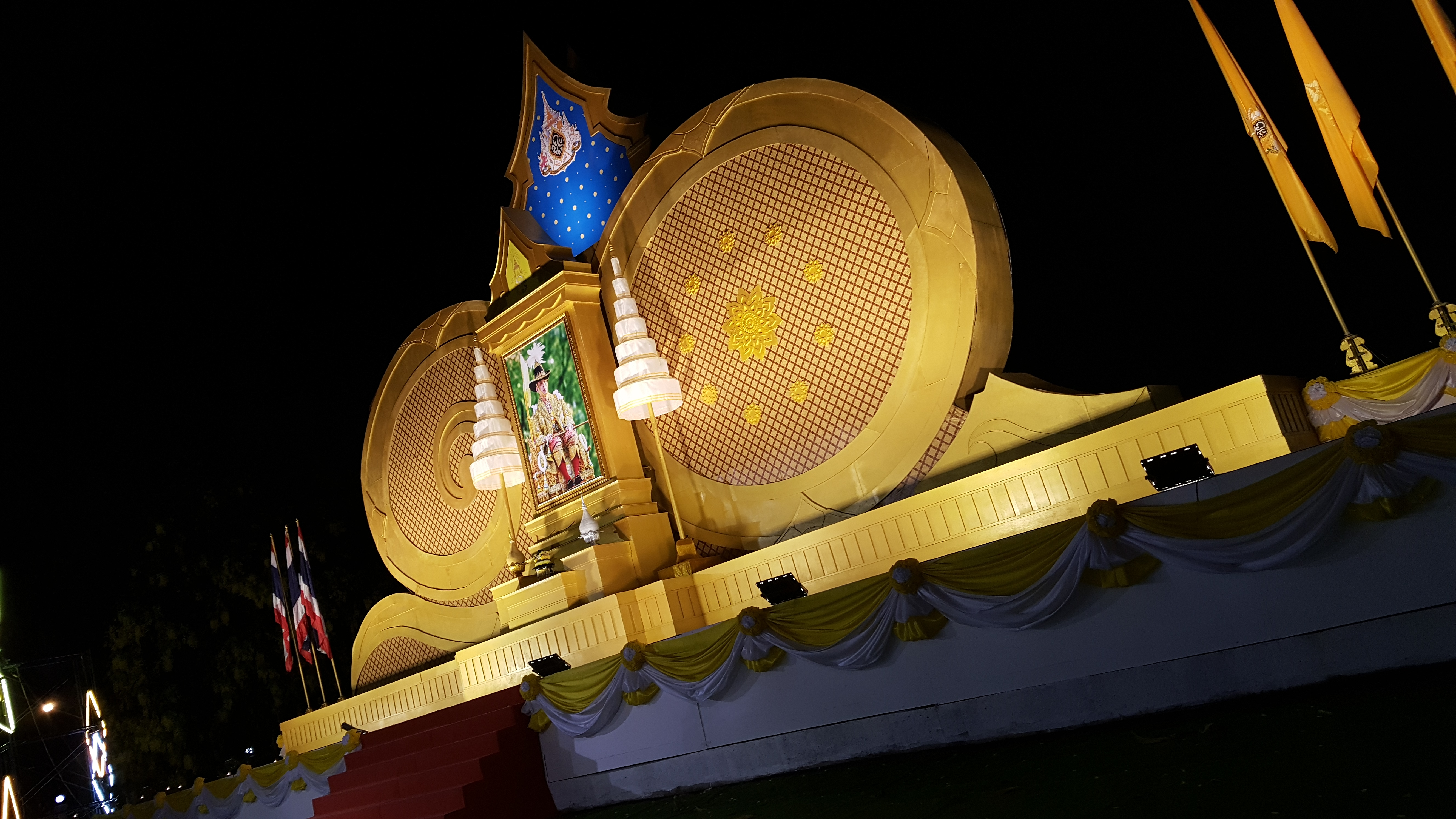 CDD@KAN>>>พัฒนาชุมชนกาญจน์ร่วมออกร้านอาหารโรงครัวพระราชทาน และจัดการแสดงมหรสพสมโภชเนื่องในโอกาสมหามงคลพระราชพิธีบรมราชาภิเษก