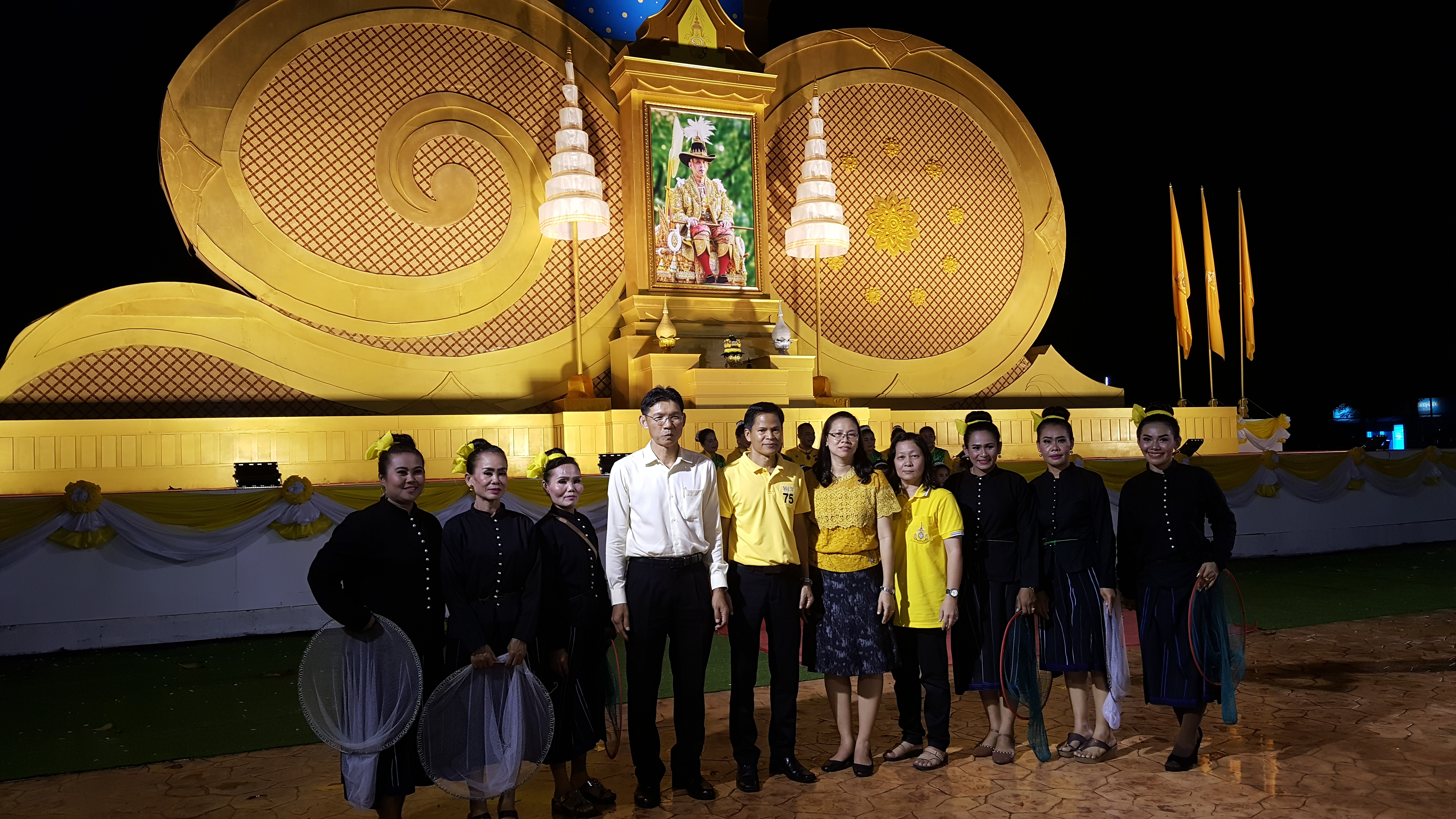 CDD@KAN>>>พัฒนาชุมชนกาญจน์ร่วมออกร้านอาหารโรงครัวพระราชทาน และจัดการแสดงมหรสพสมโภชเนื่องในโอกาสมหามงคลพระราชพิธีบรมราชาภิเษก