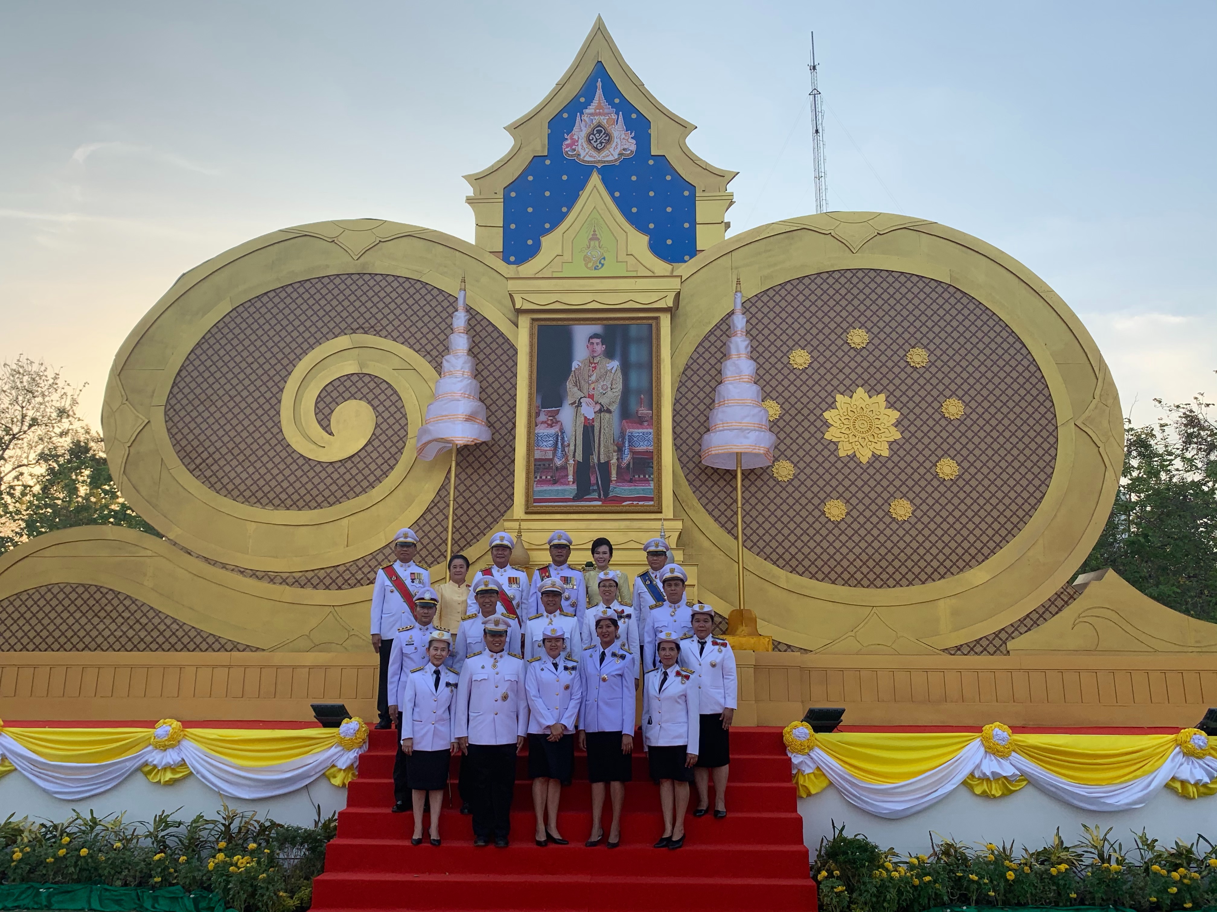 CDD@KAN>>>พช.กาญจน์ร่วมพิธีเปิดกรวยถวายราชสักการะหน้าพระบรมฉายาลักษณ์พระบาทสมเด็จพระเจ้าอยู่หัวในพิธีถวายพระพรชัยมงคล