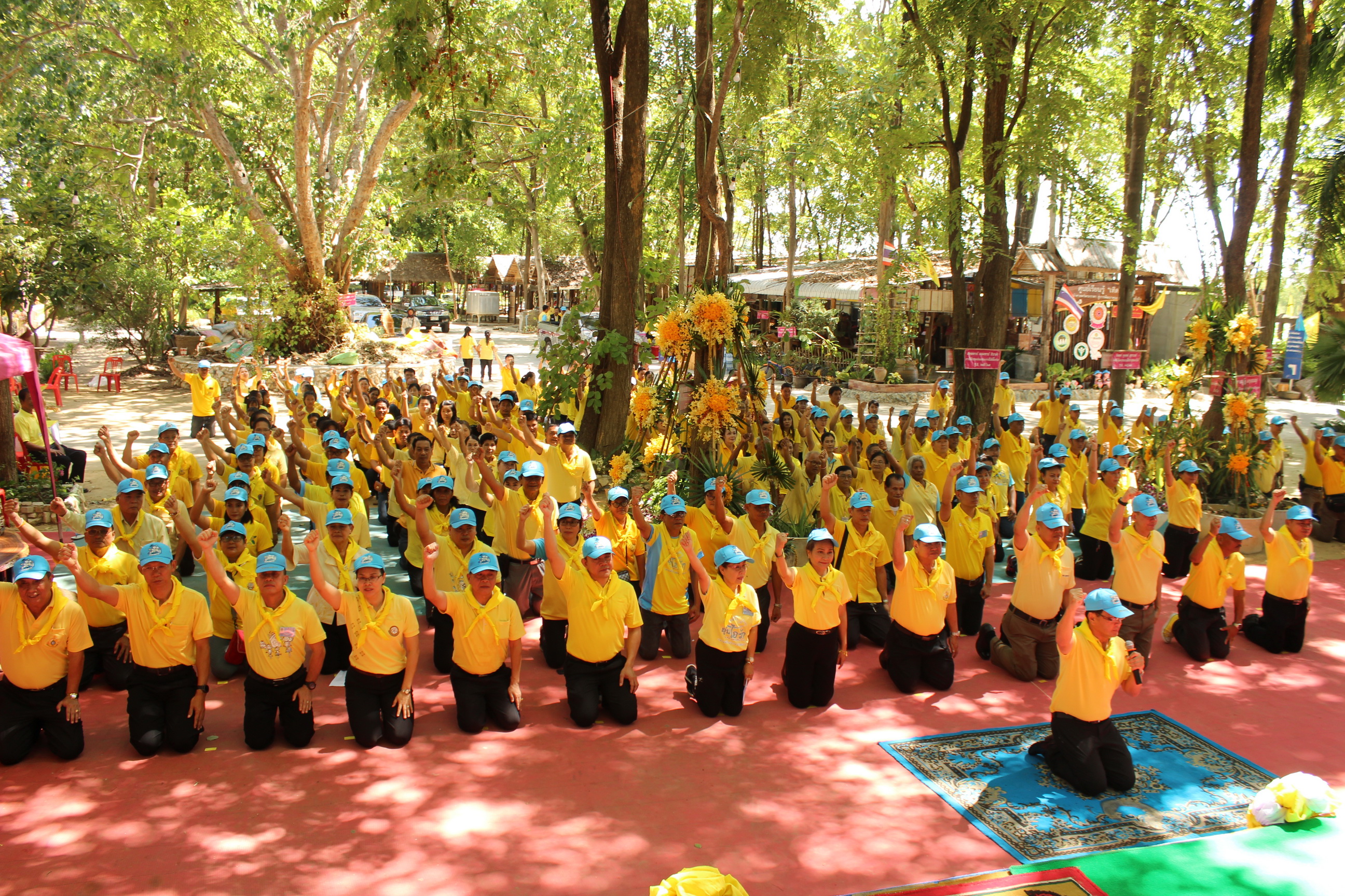 CDD@KAN>>>เมืองกาญจน์รวมใจ จัดโครงการพัฒนาหมู่บ้านเศรษฐกิจพอเพียง มั่นคง มั่งคั่ง ยั่งยืน เฉลิมพระเกียรติเนื่องในโอกาสมหามงคลพระราชพิธีบรมราชาภิเษก