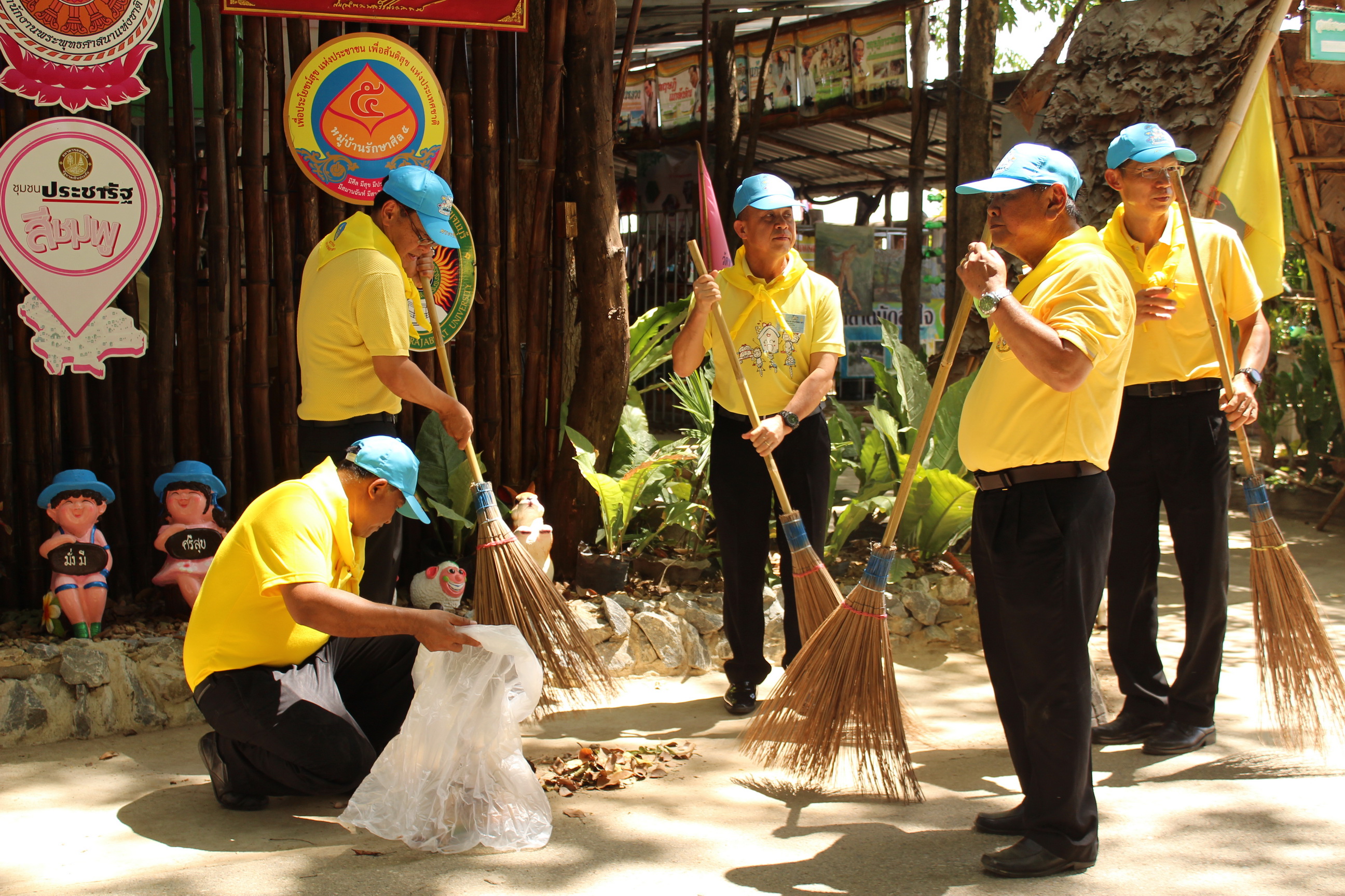 CDD@KAN>>>เมืองกาญจน์รวมใจ จัดโครงการพัฒนาหมู่บ้านเศรษฐกิจพอเพียง มั่นคง มั่งคั่ง ยั่งยืน เฉลิมพระเกียรติเนื่องในโอกาสมหามงคลพระราชพิธีบรมราชาภิเษก