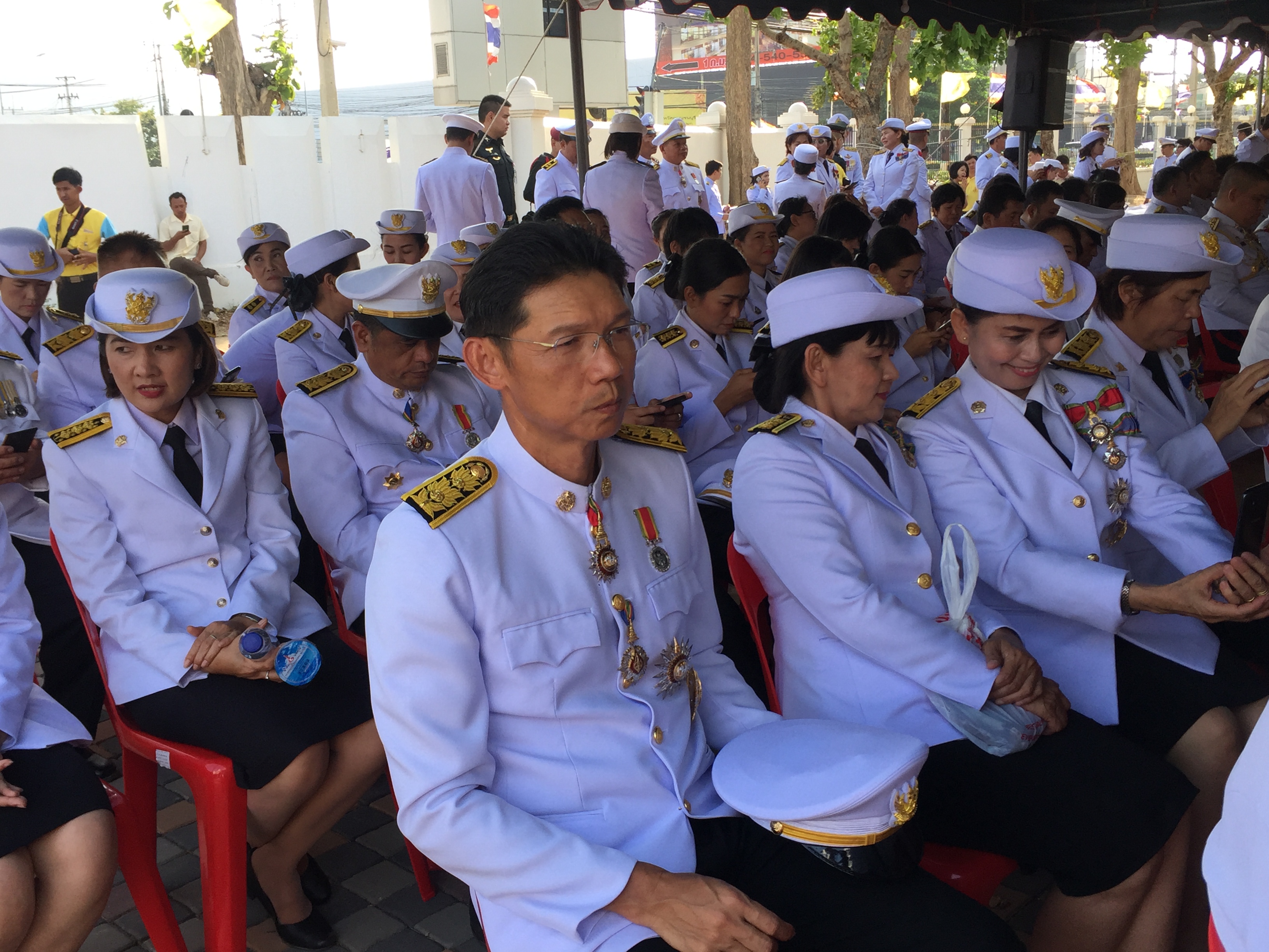 CDD@KAN>>>พช.กาญจน์ร่วมพิธีเปิดกรวยถวายราชสักการะหน้าพระบรมฉายาลักษณ์พระบาทสมเด็จพระเจ้าอยู่หัวในพิธีถวายพระพรชัยมงคล