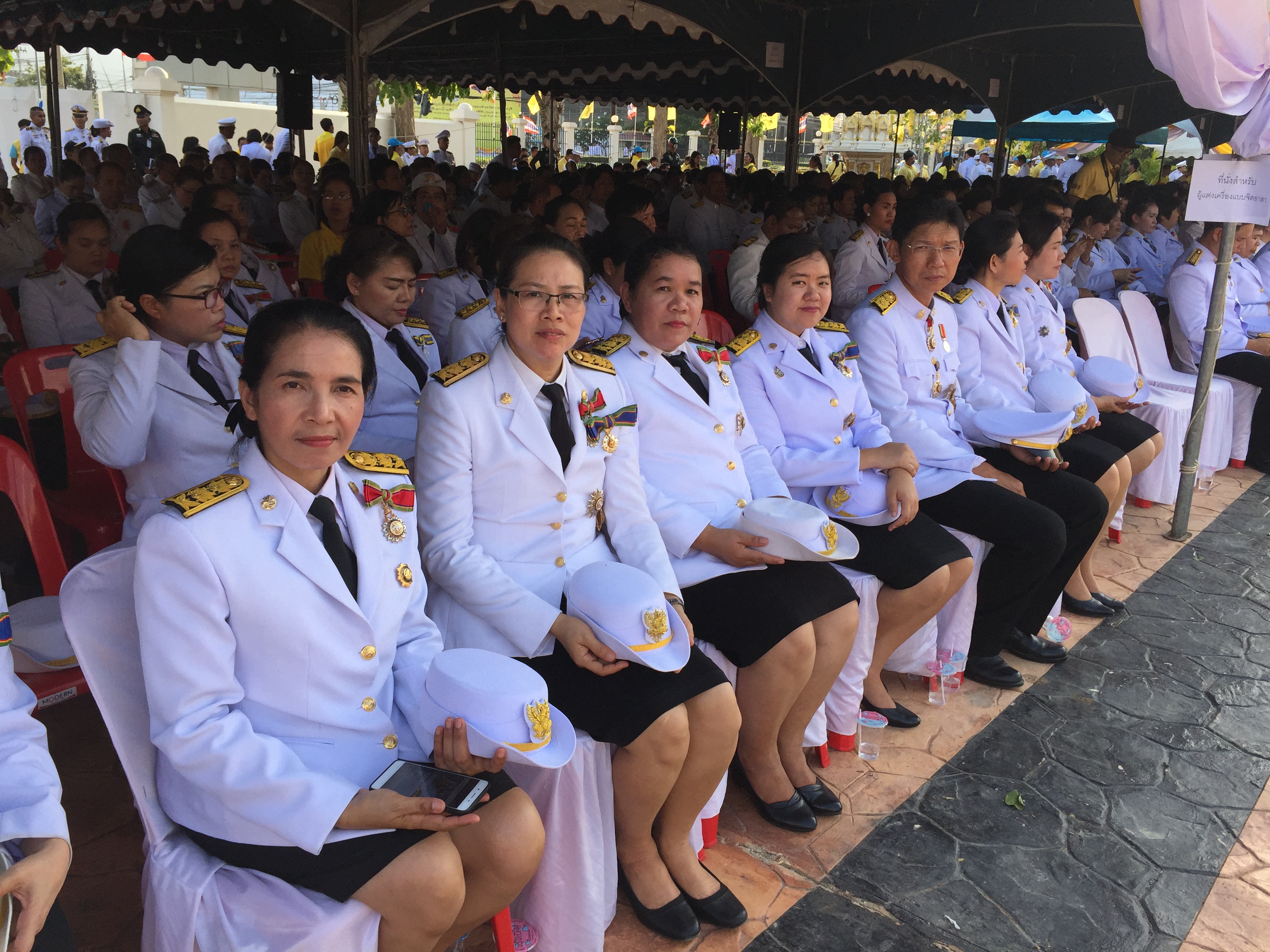 CDD@KAN>>>พช.กาญจน์ร่วมพิธีเปิดกรวยถวายราชสักการะหน้าพระบรมฉายาลักษณ์พระบาทสมเด็จพระเจ้าอยู่หัวในพิธีถวายพระพรชัยมงคล